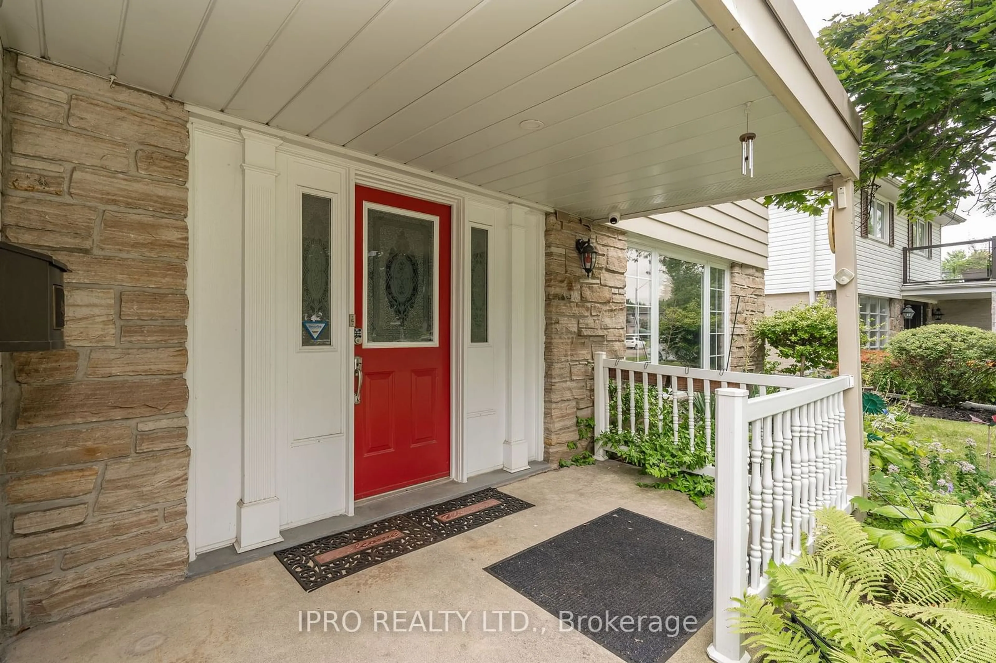 Indoor entryway for 23 Ferndale Cres, Brampton Ontario L6W 1G1