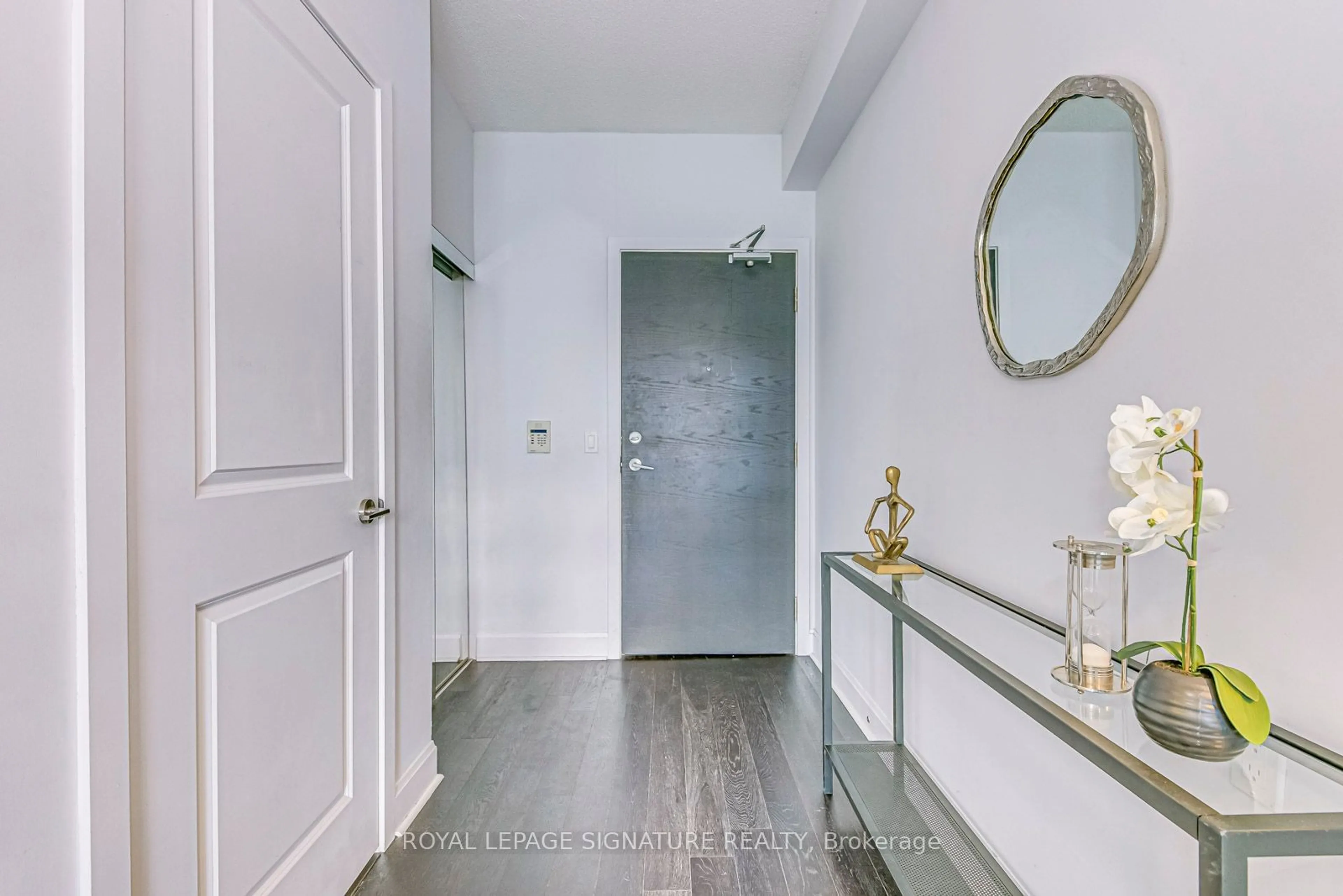 Indoor entryway for 33 Shore Breeze Dr #1502, Toronto Ontario M8V 1A1