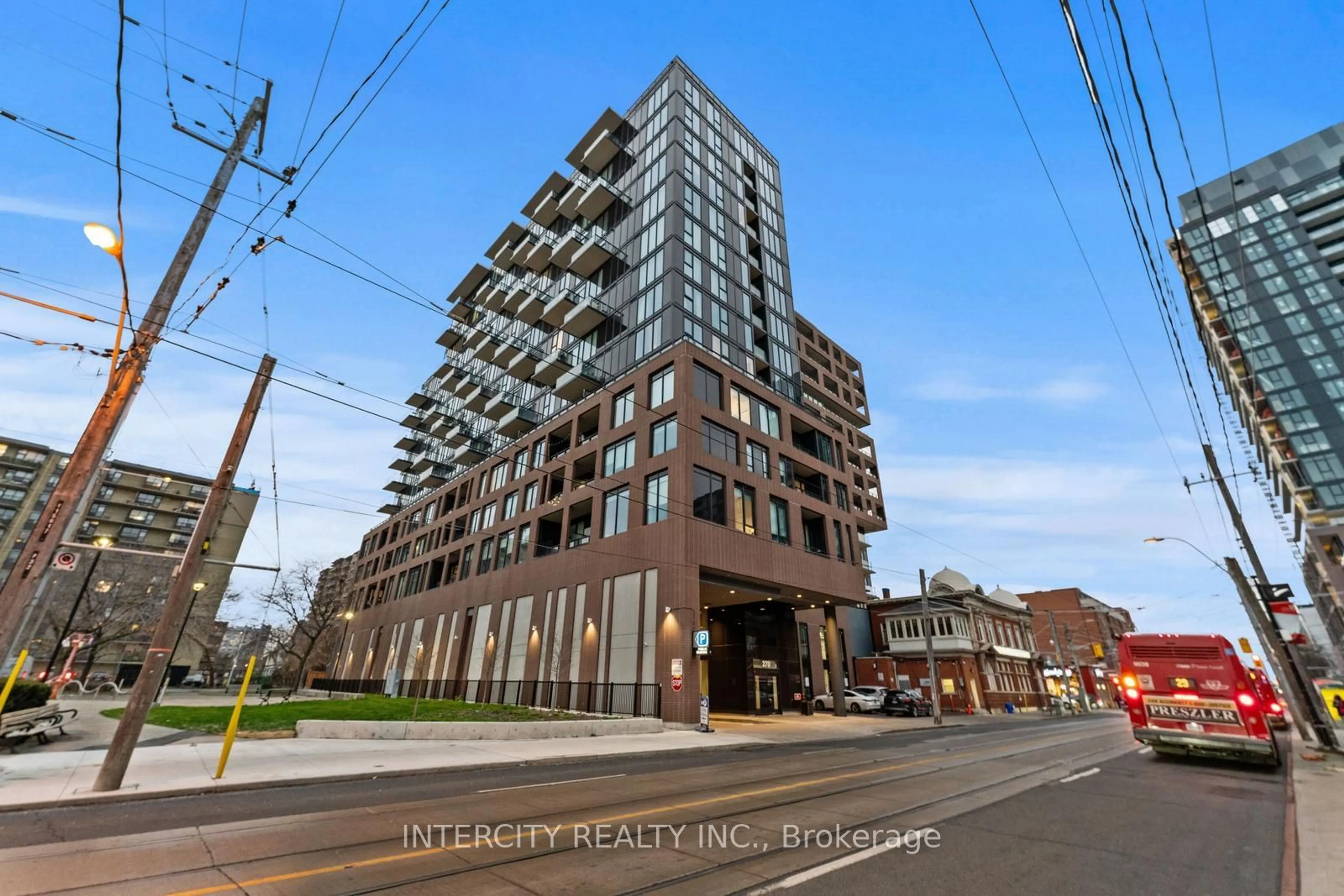 Indoor foyer for 270 Dufferin St #1217, Toronto Ontario M6K 0H8