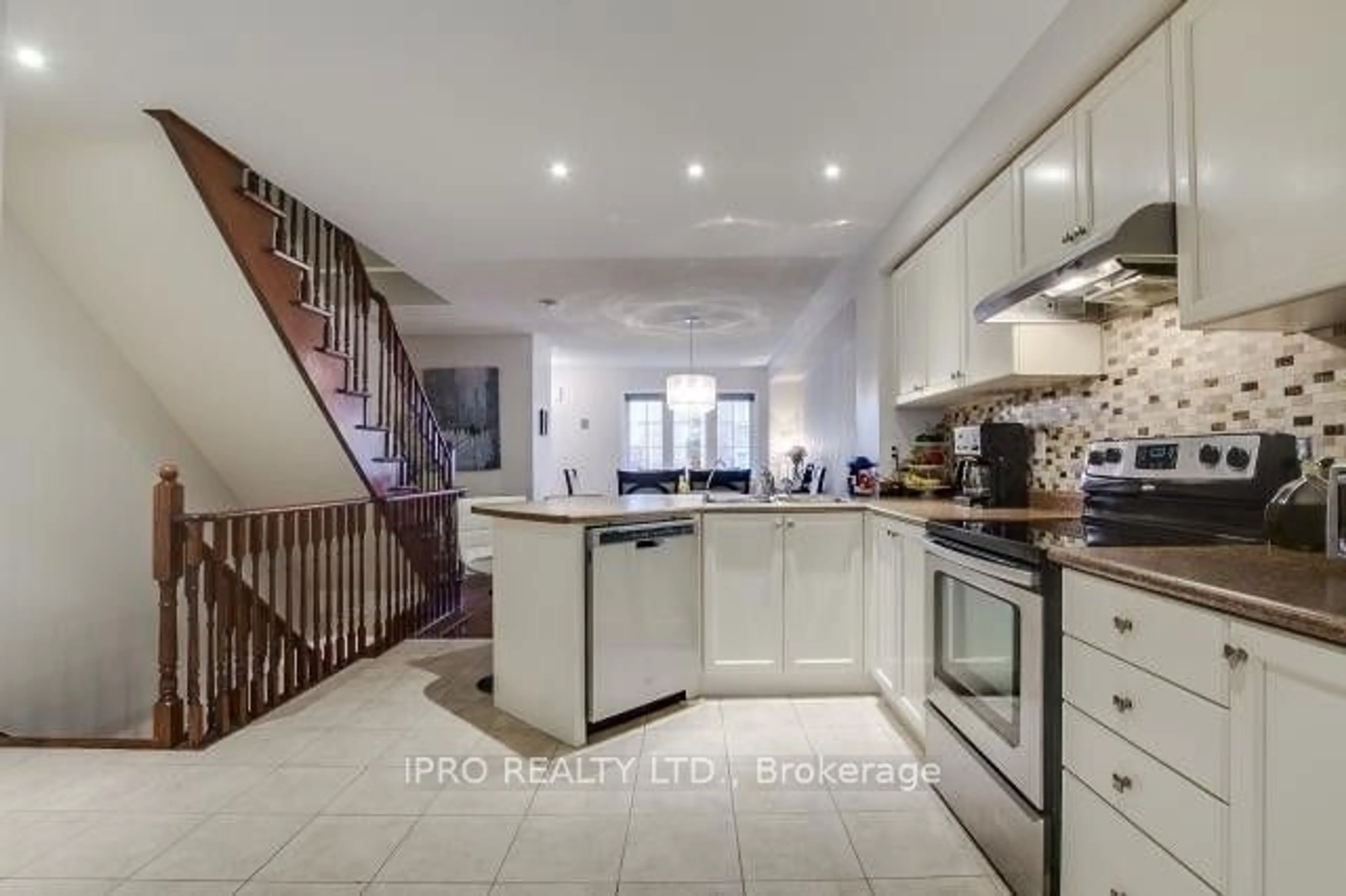 Open concept kitchen, ceramic/tile floor for 77 ODOARDO DI SANTO Circ, Toronto Ontario M3L 0G1