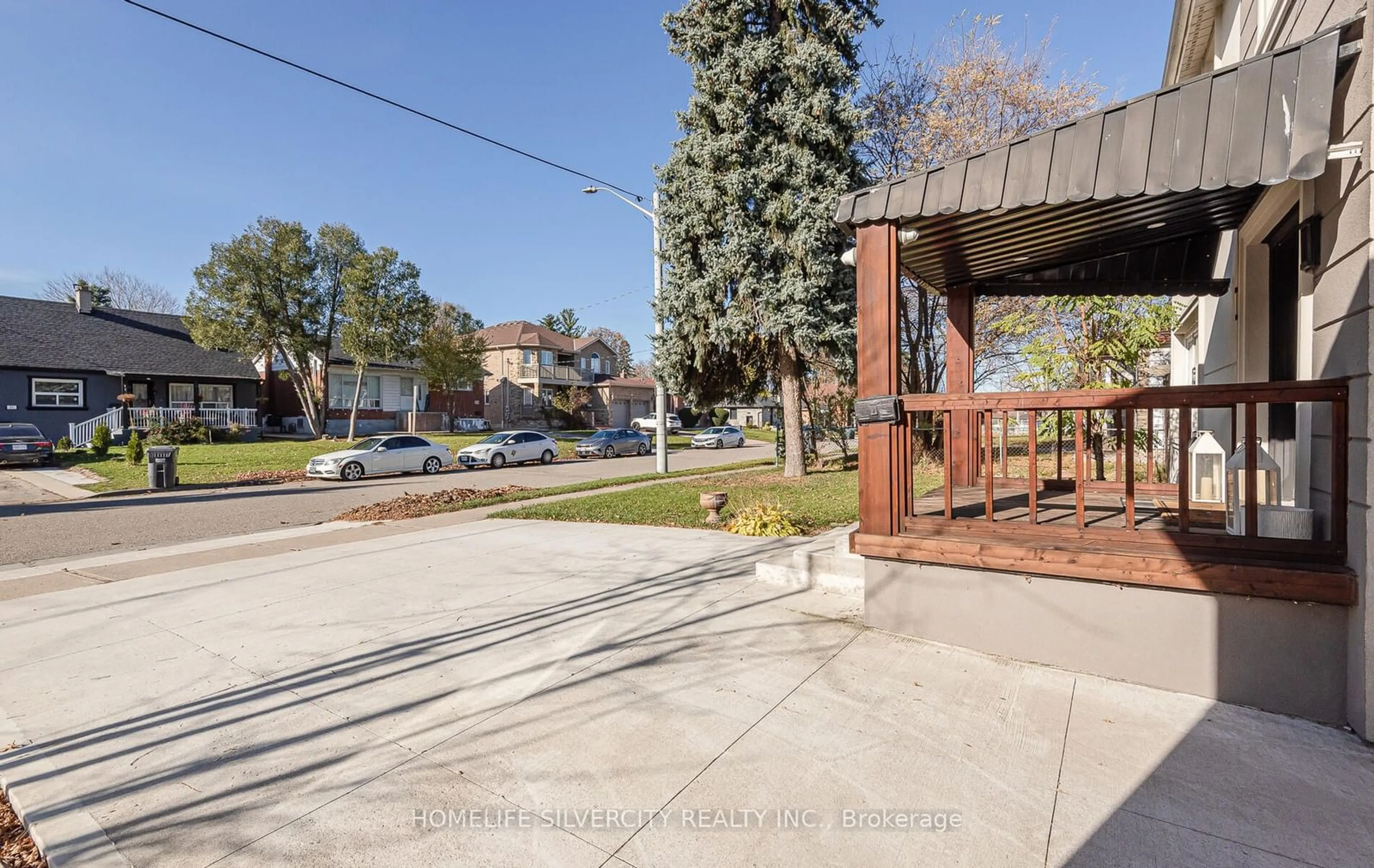 Patio, street for 32 Sledman St, Mississauga Ontario L4T 1K5