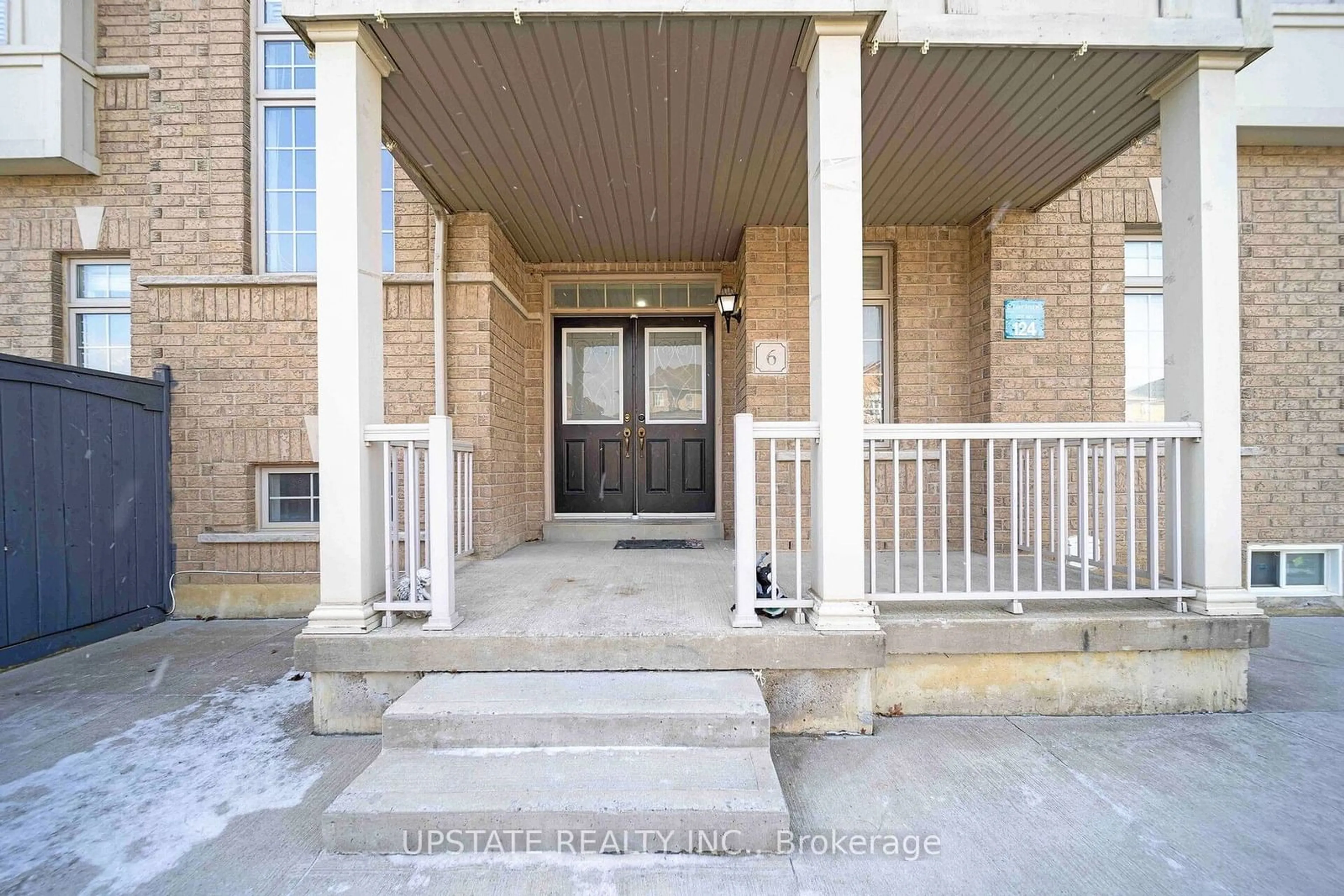 Indoor entryway for 6 Frankford St, Brampton Ontario L6R 0P9