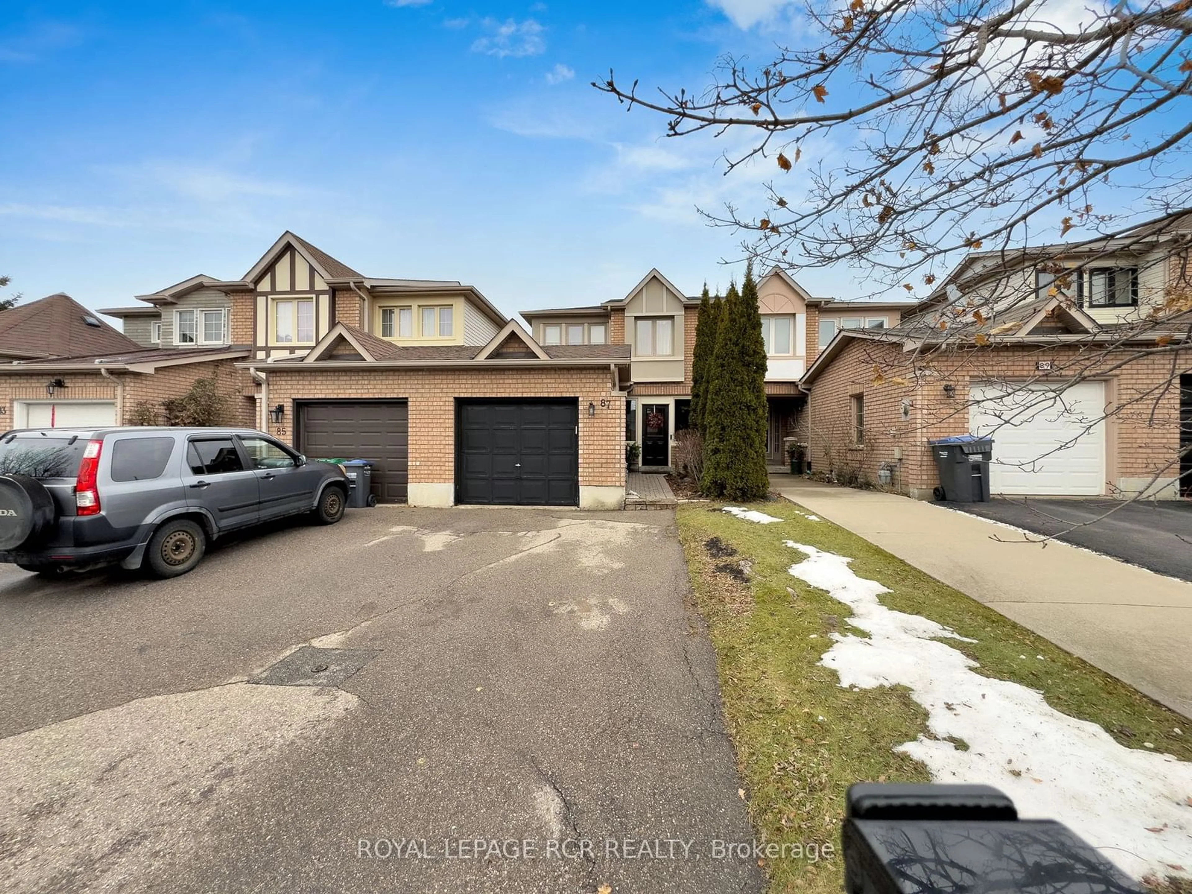 A pic from outside/outdoor area/front of a property/back of a property/a pic from drone, street for 87 Hanton Cres, Caledon Ontario L7E 1W1