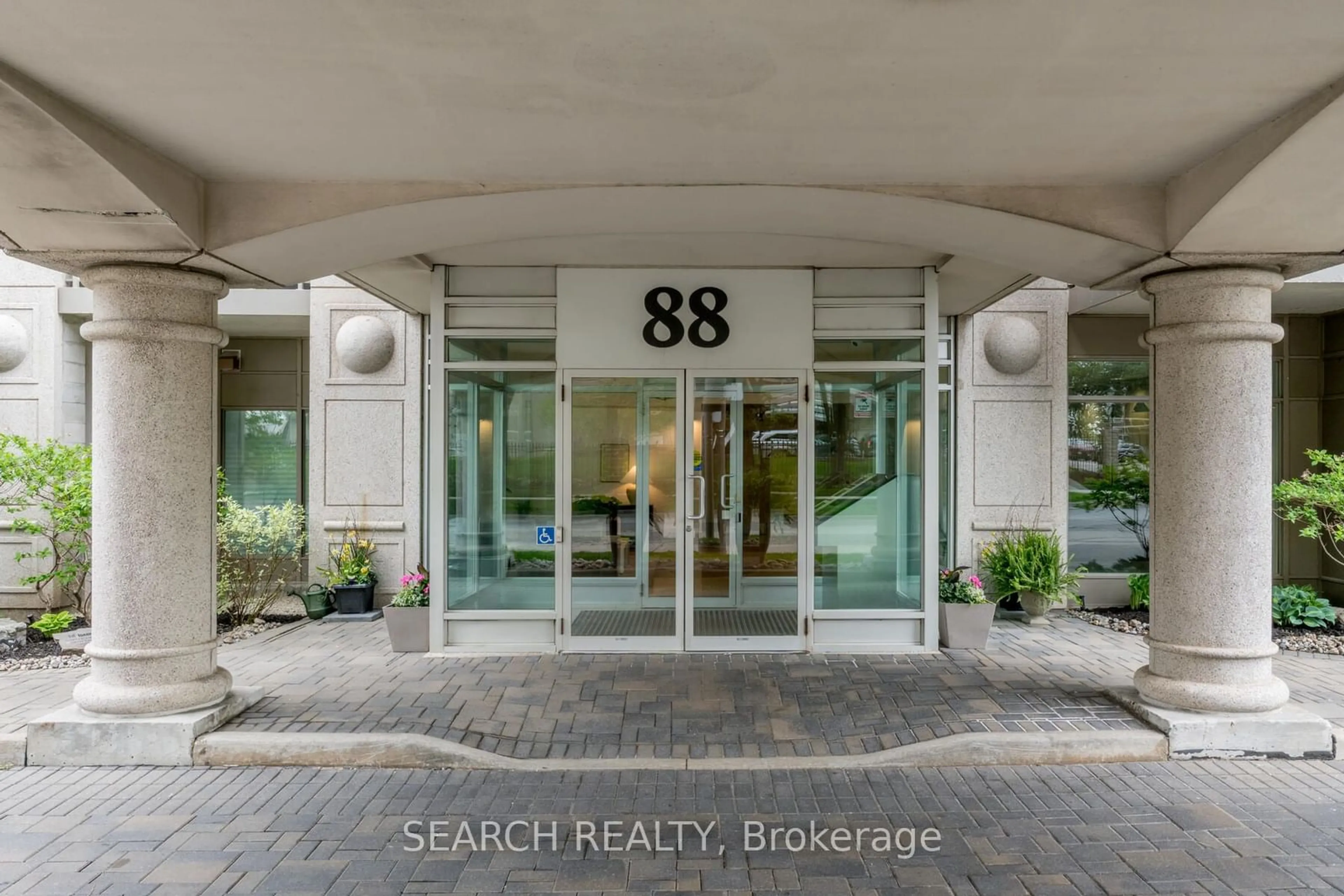 Indoor entryway for 88 Palace Pier Crt #PH101, Toronto Ontario M8V 4C2