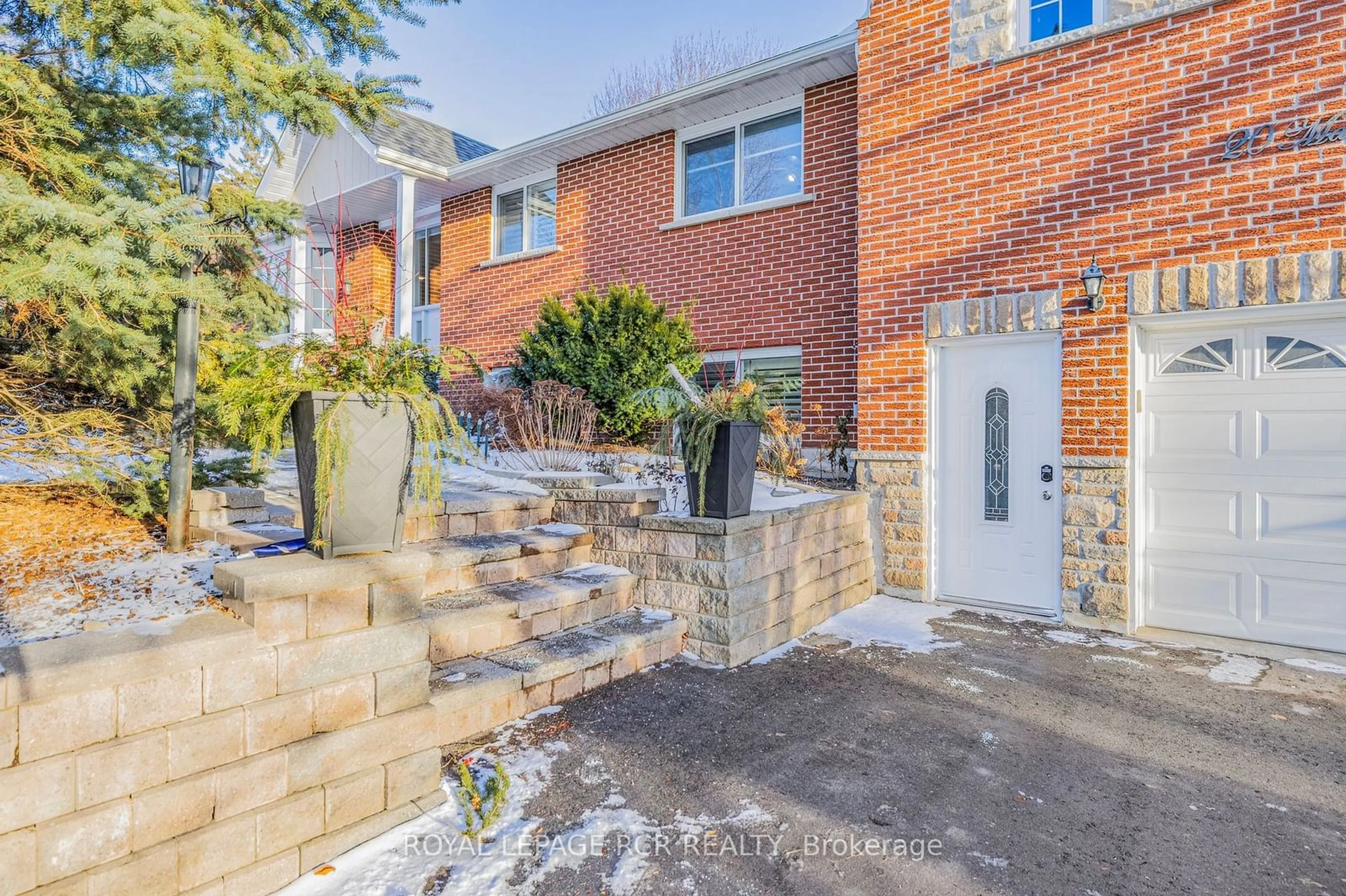 Home with brick exterior material, street for 20 Marion St, Caledon Ontario L7C 1K8