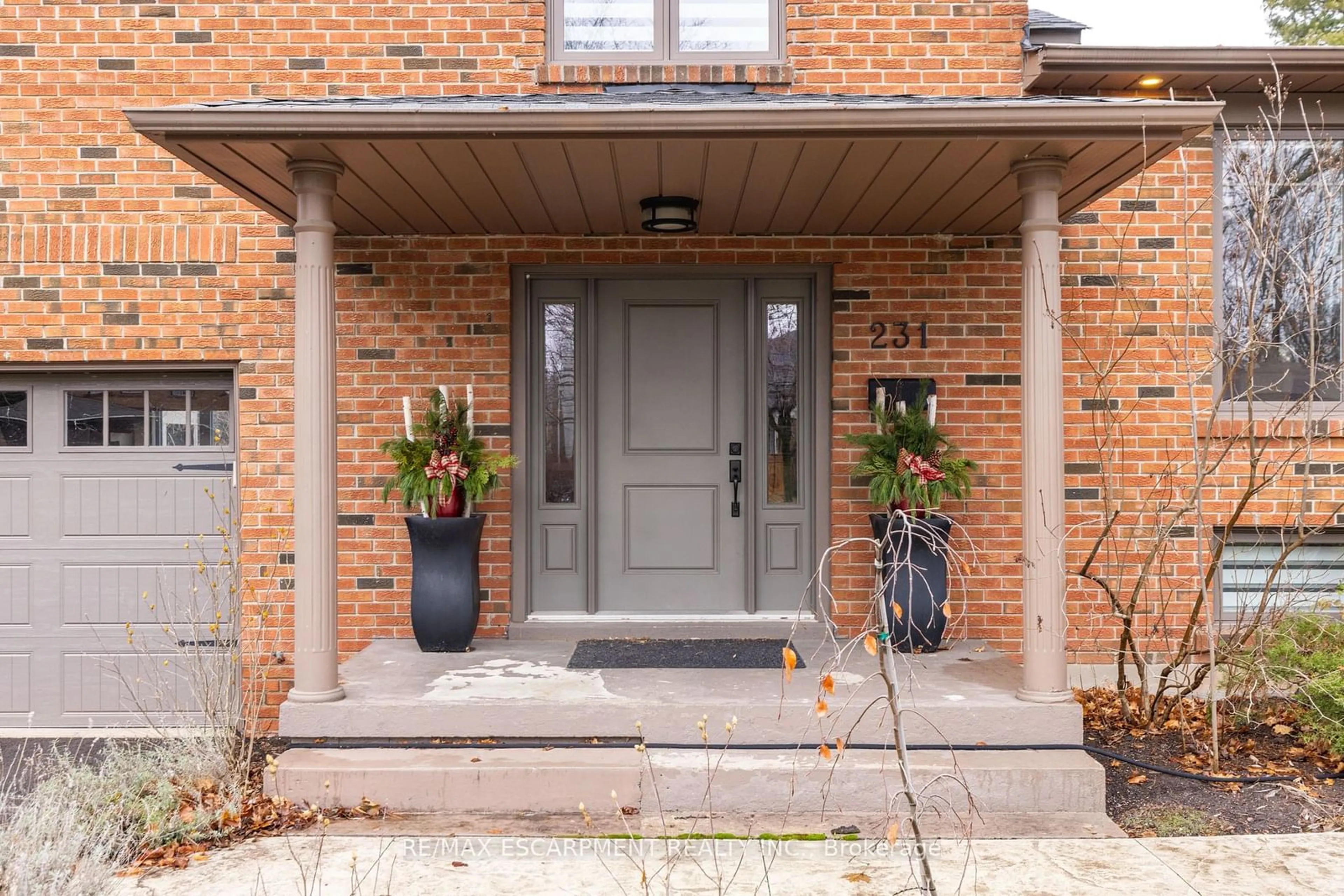 Unknown for 231 SOUTHWOOD Crt, Oakville Ontario L6L 5L9