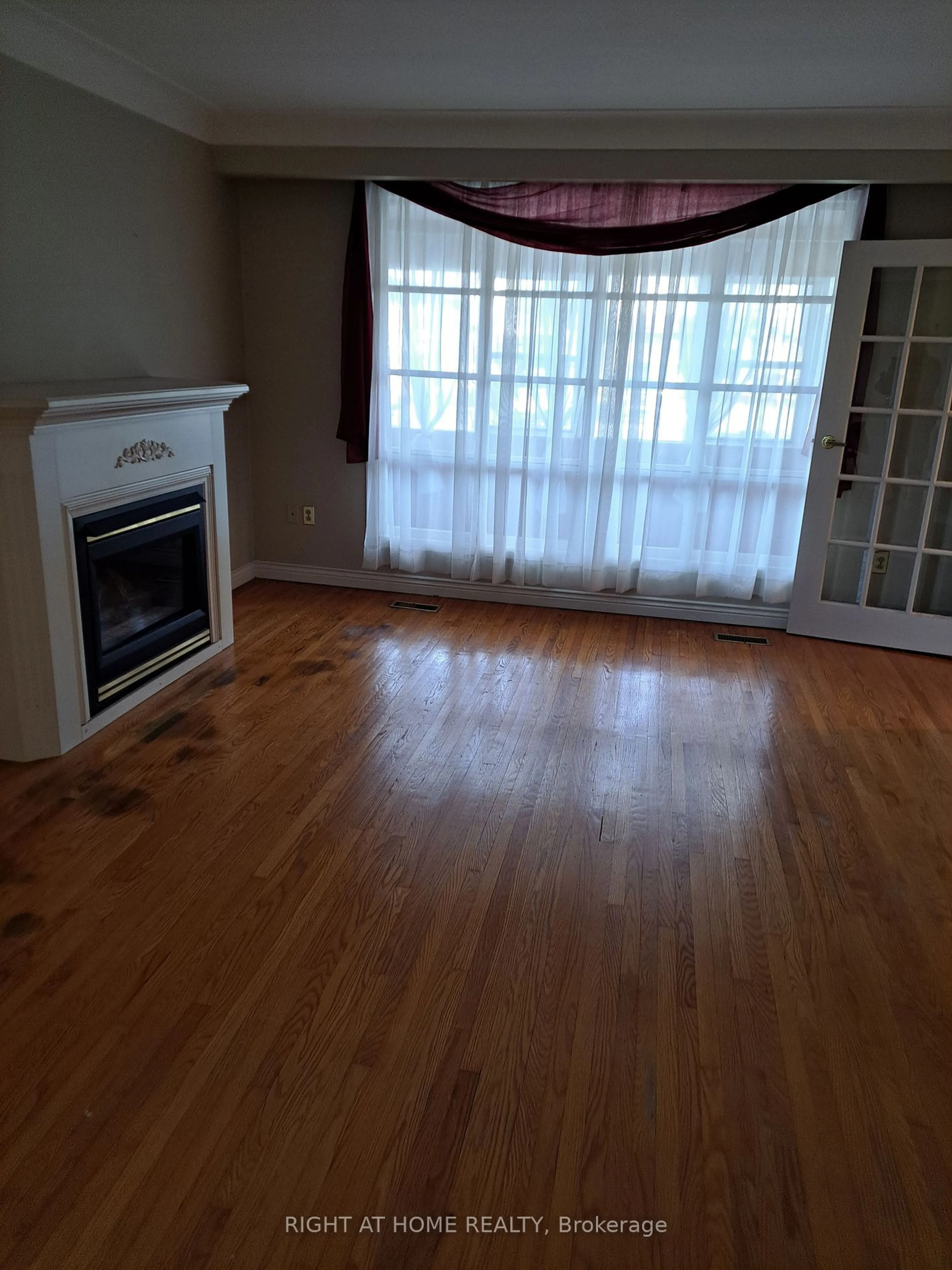 A pic of a room for 5182 Idlewood Cres, Burlington Ontario L7L 3Y6