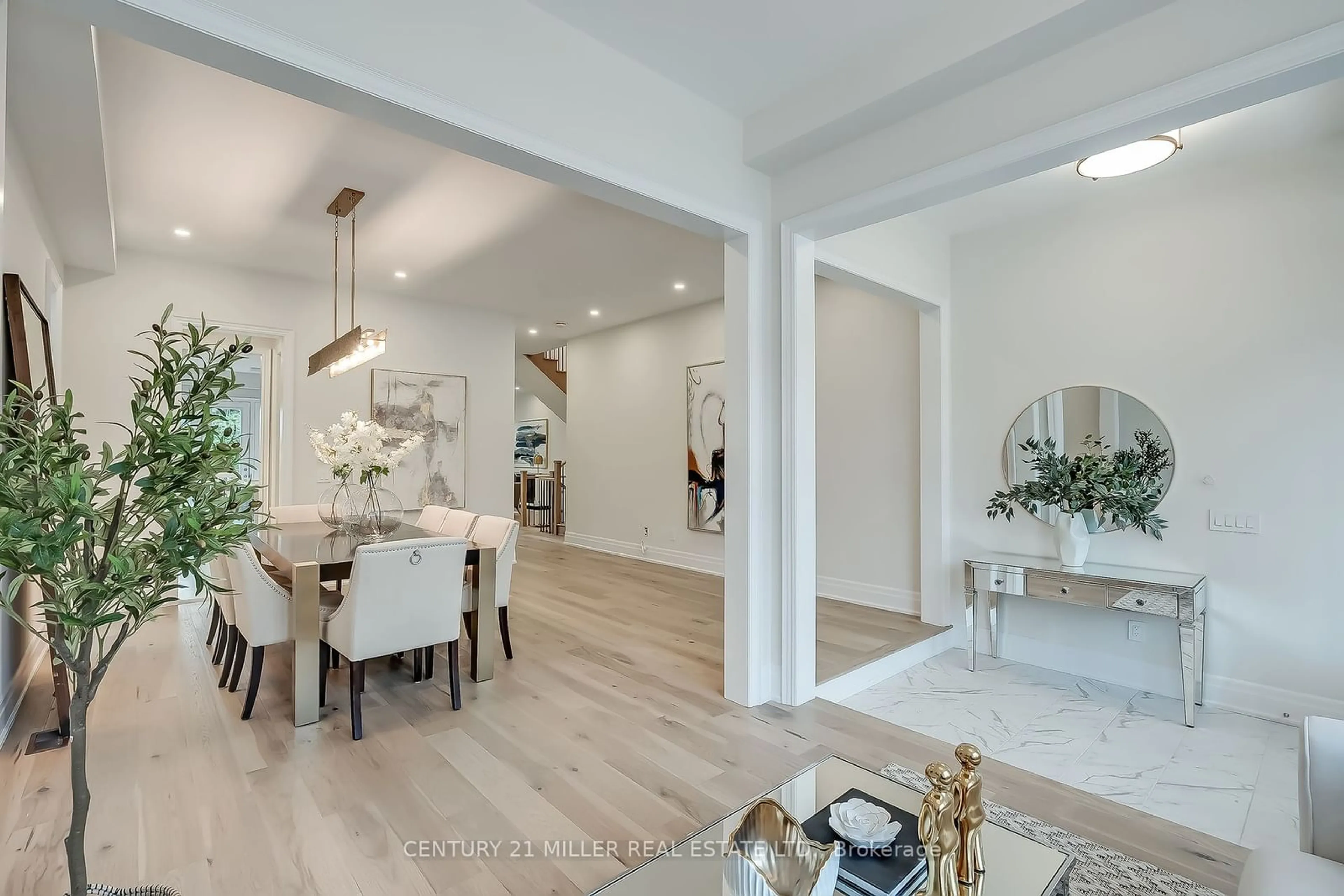 Indoor entryway for 2356 Charles Cornwall Ave, Oakville Ontario L6M 5M6