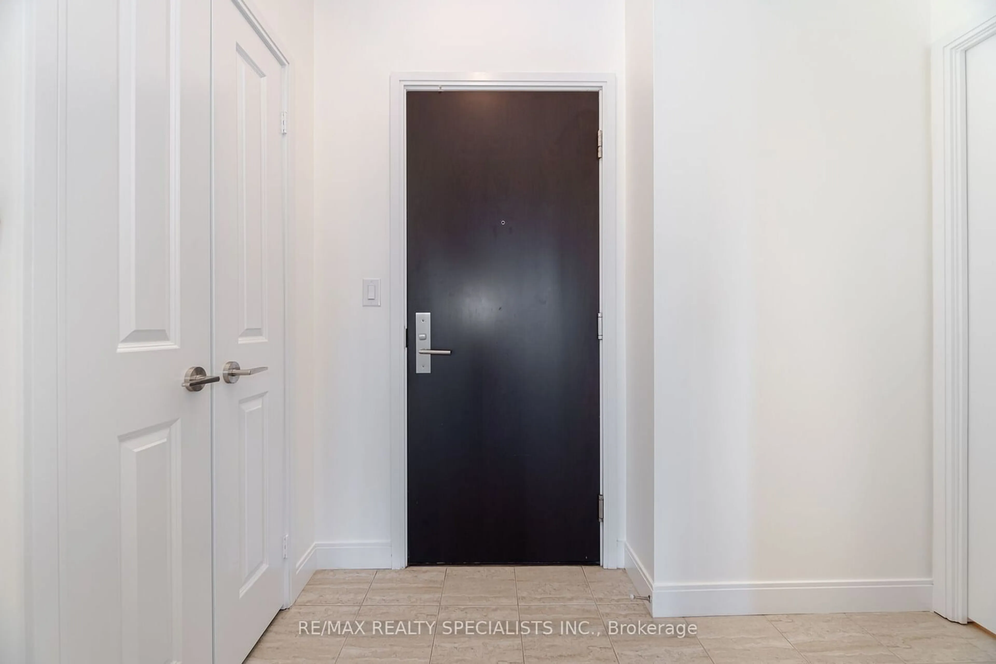 Indoor entryway for 60 Absolute Ave #1904, Mississauga Ontario L4Z 0A9