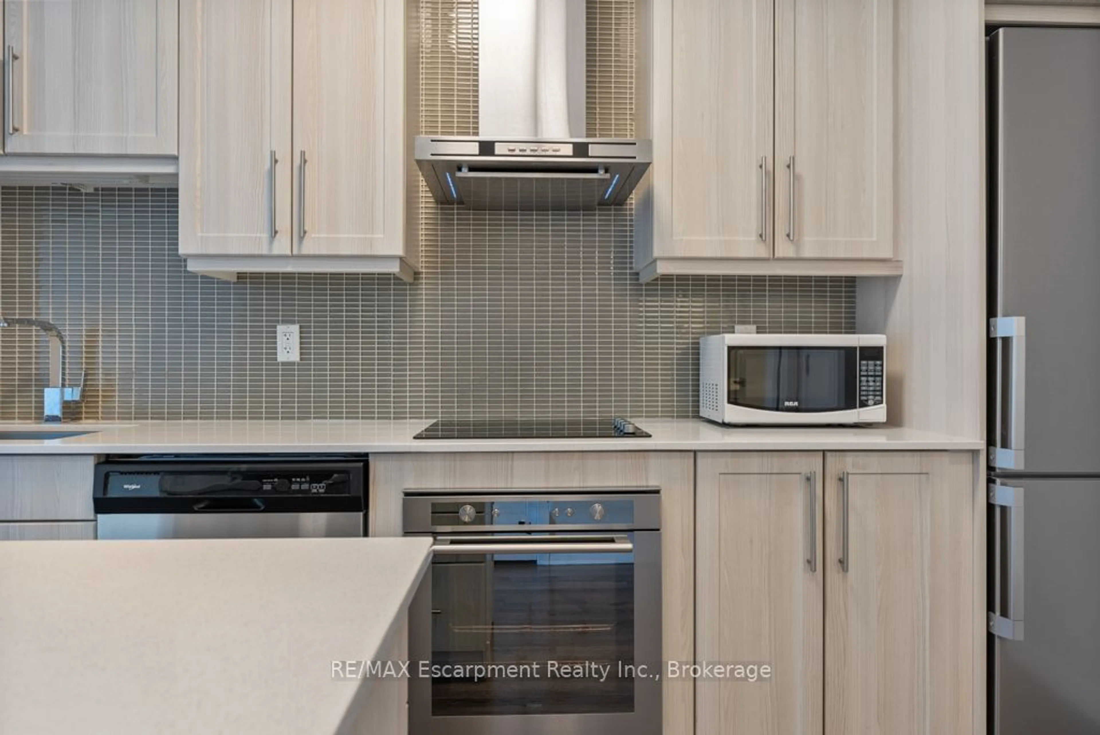 Standard kitchen, unknown for 2087 Fairview St #1301, Burlington Ontario L7R 1W7