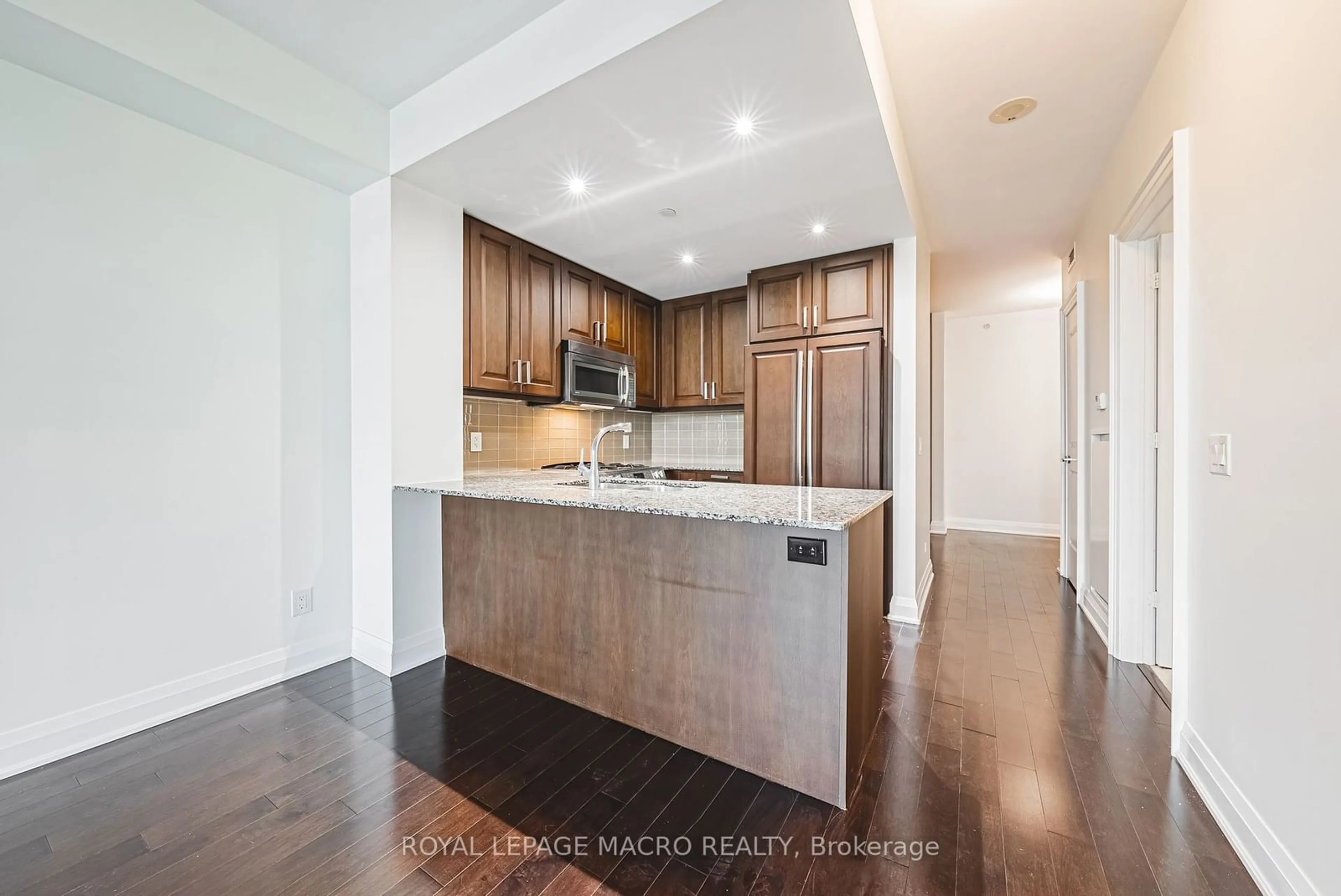 Open concept kitchen, wood/laminate floor for 11 Bronte Rd #503, Oakville Ontario L6L 0E1
