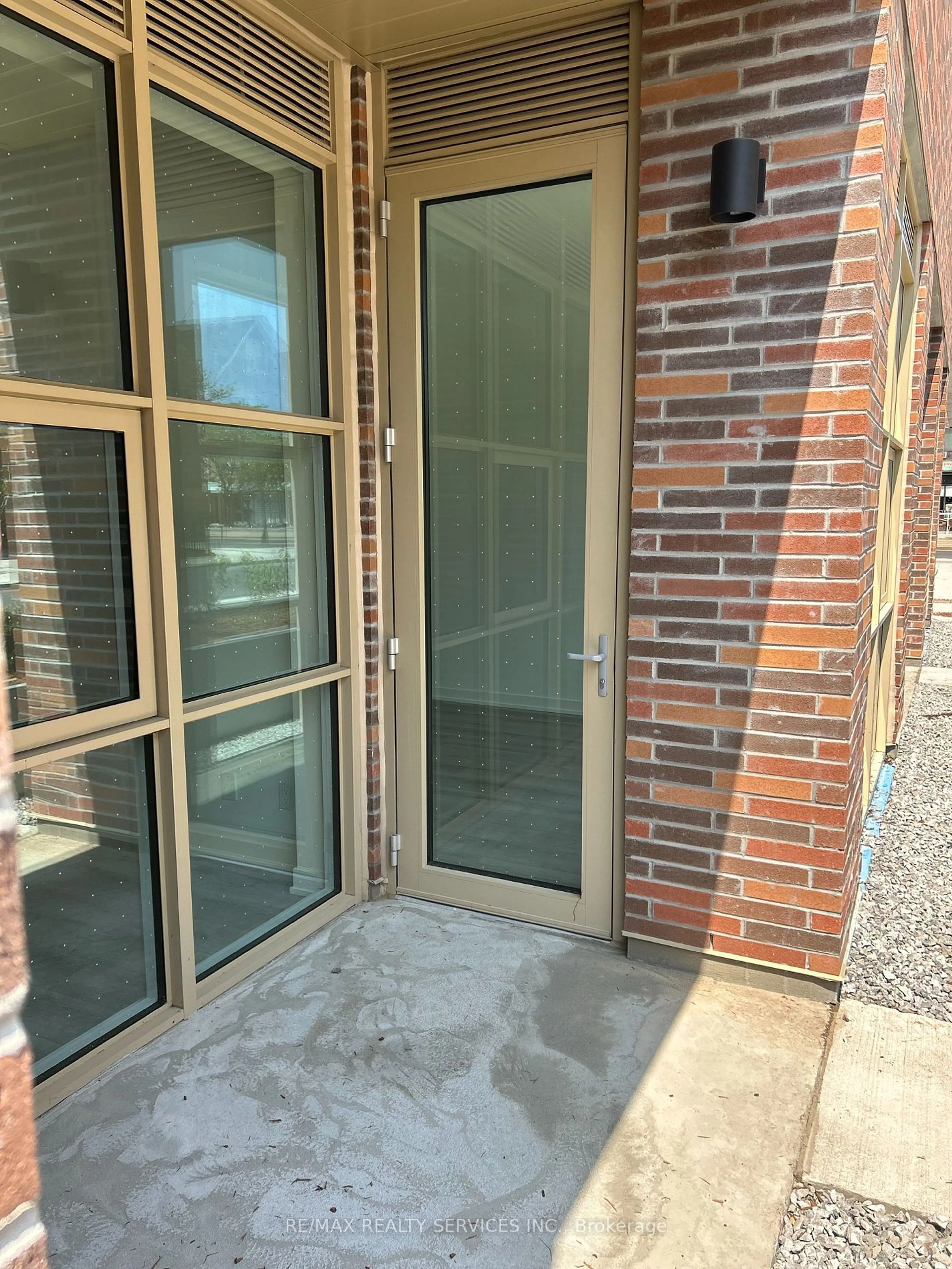 Indoor entryway for 1787 St. Clair Ave #102, Toronto Ontario M6N 0B7