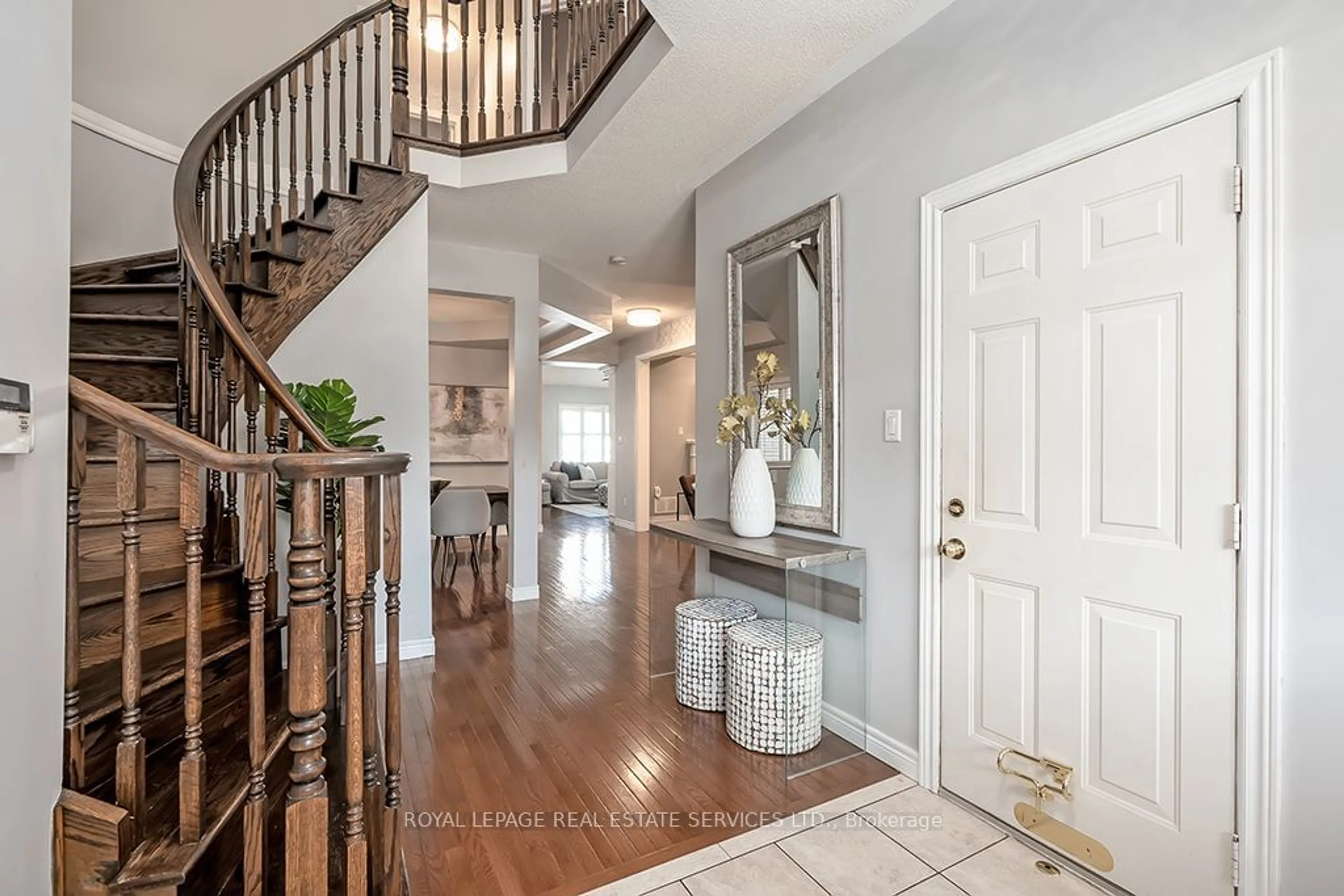 Indoor entryway for 2385 Sequoia Way, Oakville Ontario L6M 4V5