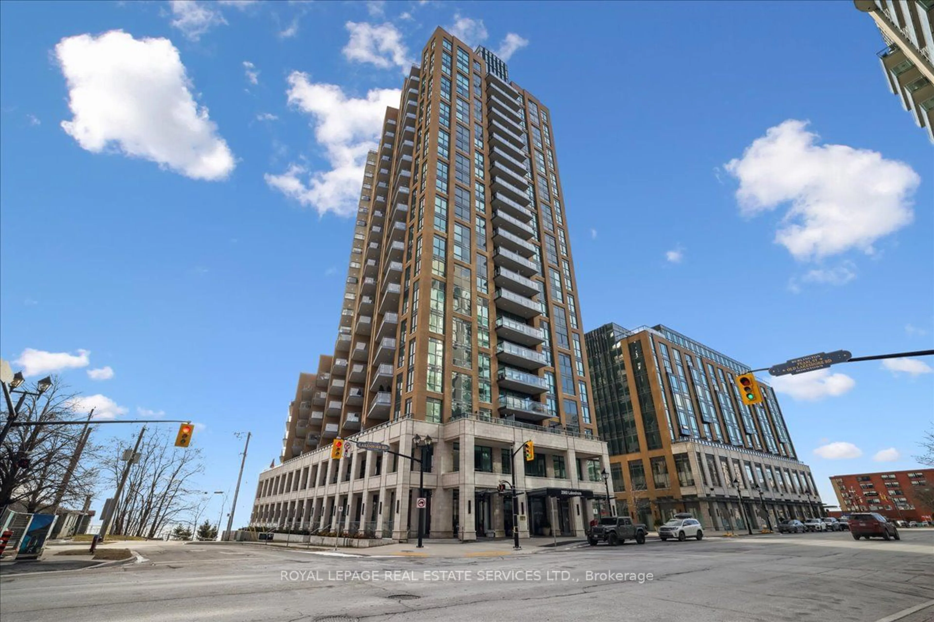 Indoor foyer for 2060 Lakeshore Rd #1201, Burlington Ontario L7R 0G2