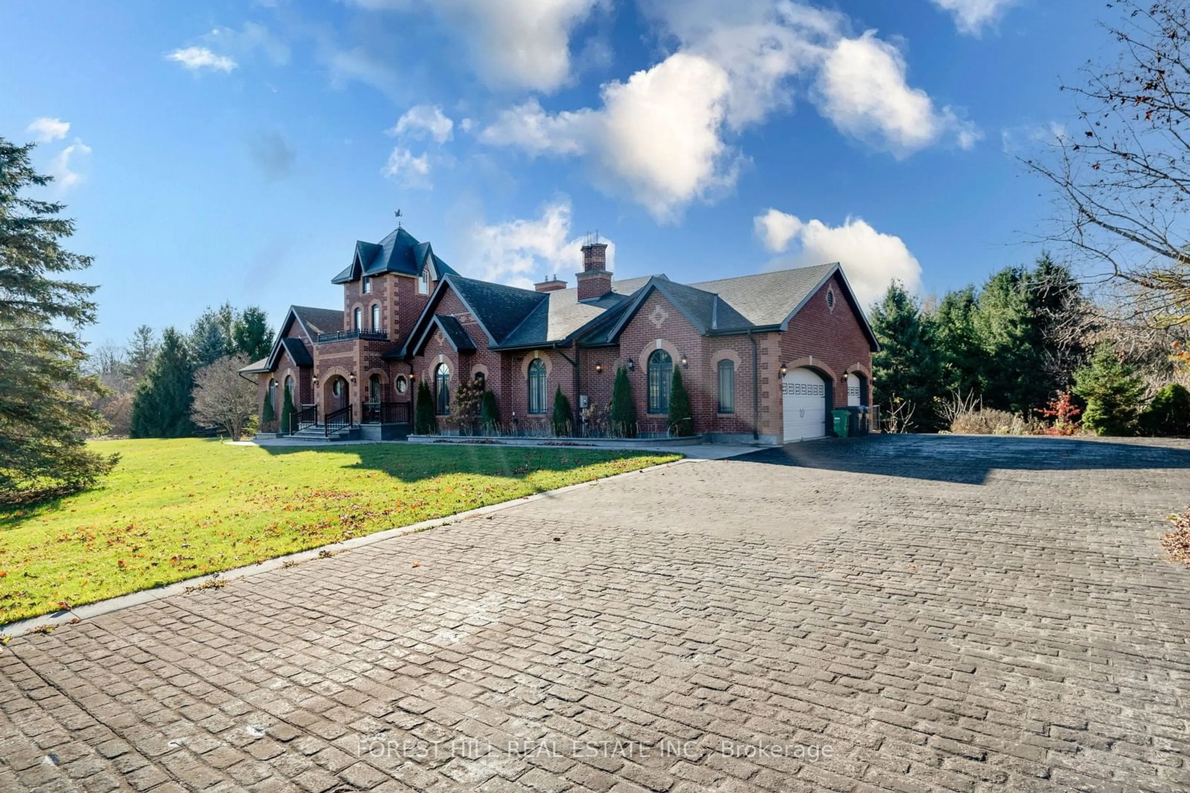 A pic from outside/outdoor area/front of a property/back of a property/a pic from drone, street for 2 High Forest Crt, Caledon Ontario L7E 0B8