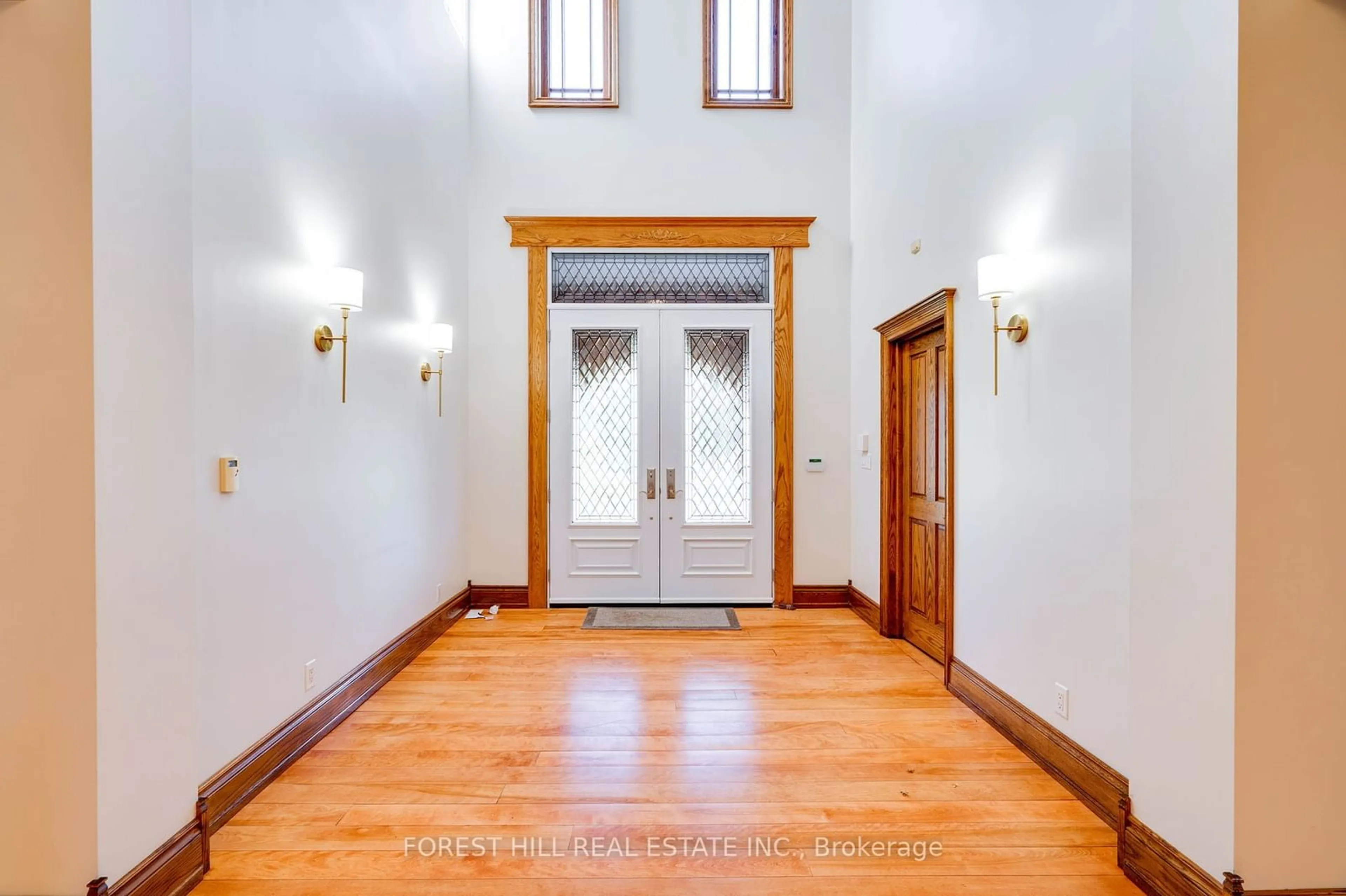 Indoor foyer for 2 High Forest Crt, Caledon Ontario L7E 0B8