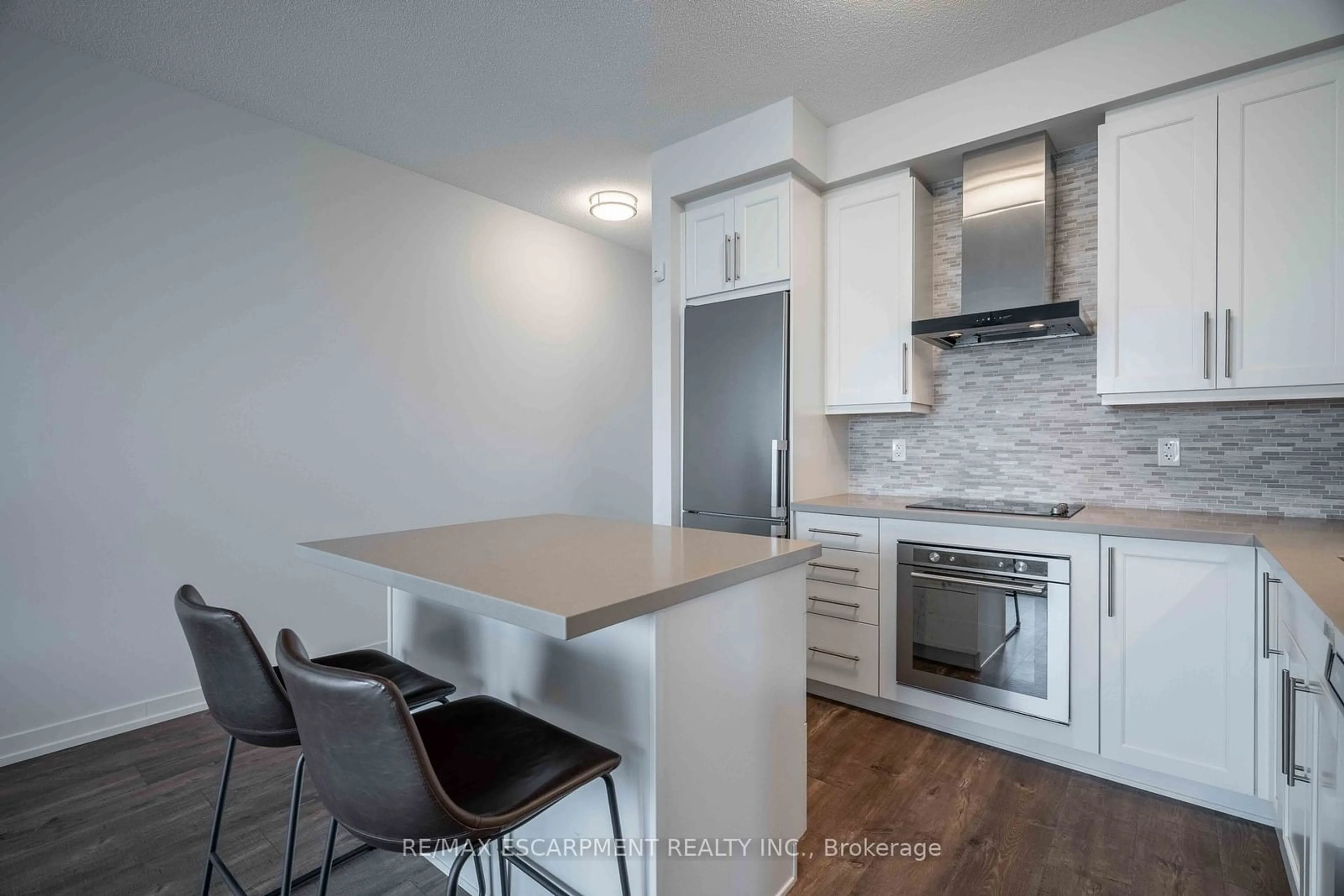 Standard kitchen, unknown for 2093 Fairview St #1702, Burlington Ontario L7R 0E6