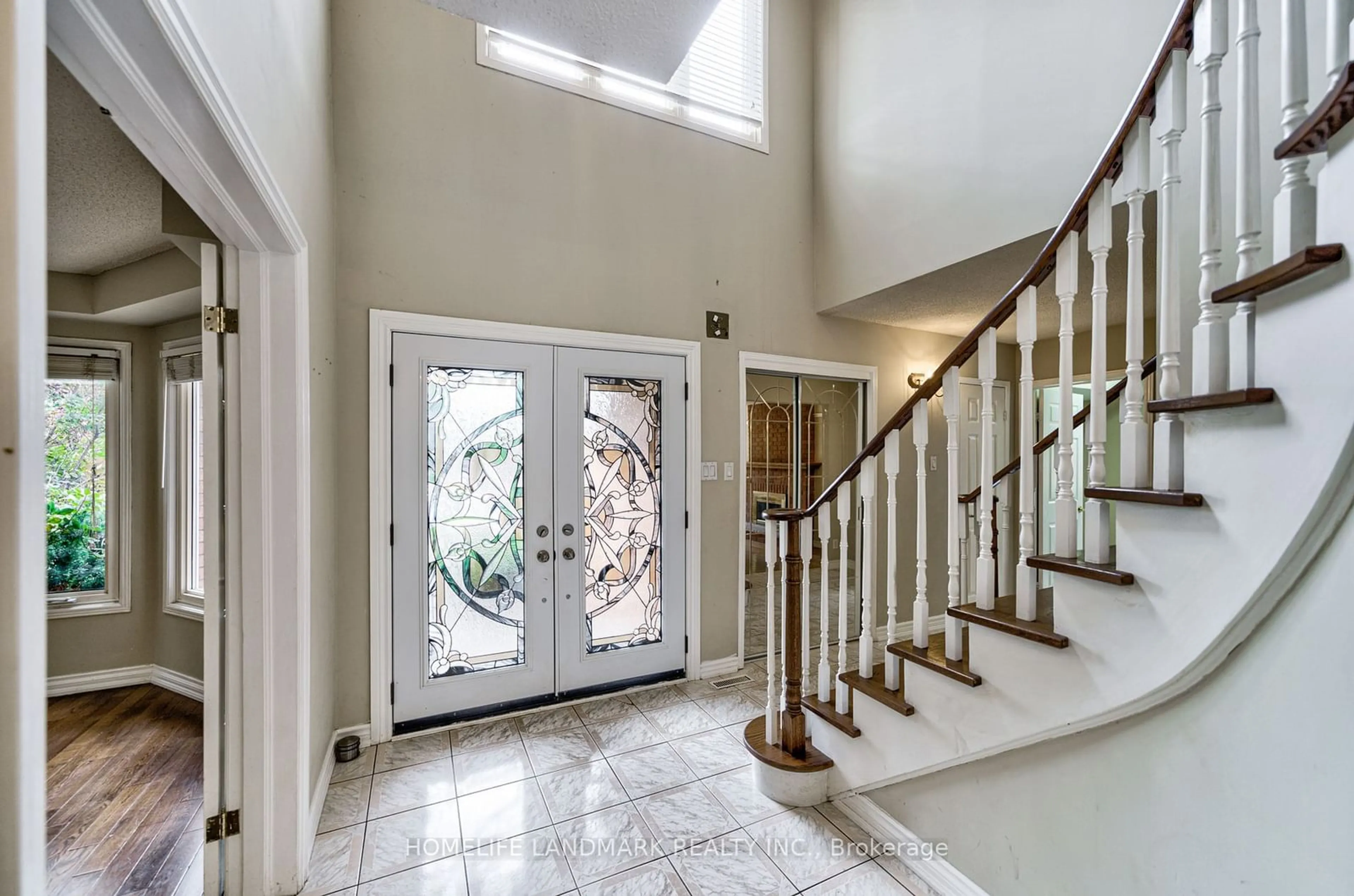 Indoor entryway for 2115 Eighth Line, Oakville Ontario L6H 3Z6