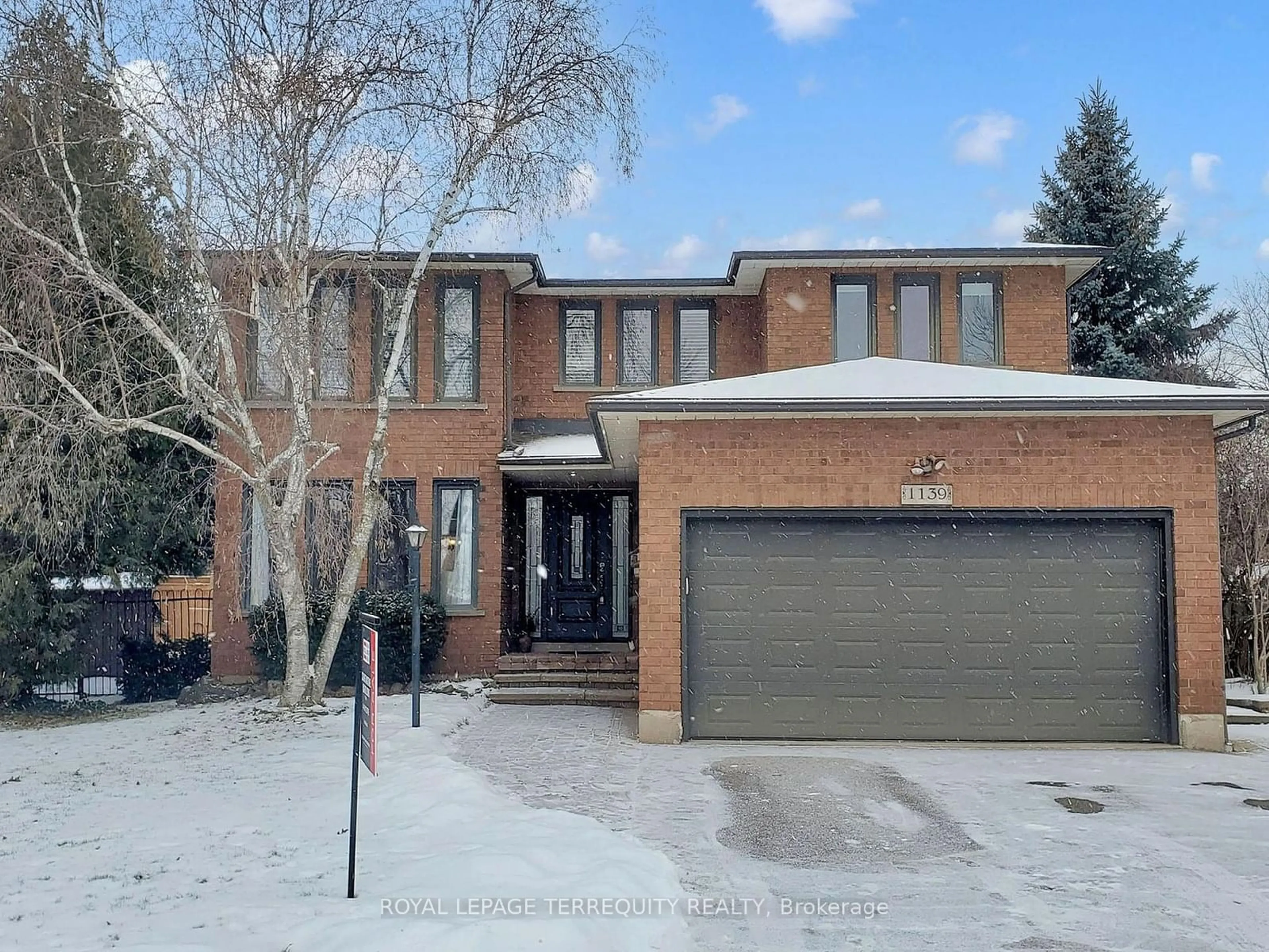 Home with brick exterior material, street for 1139 Manor Rd, Oakville Ontario L6M 1G3