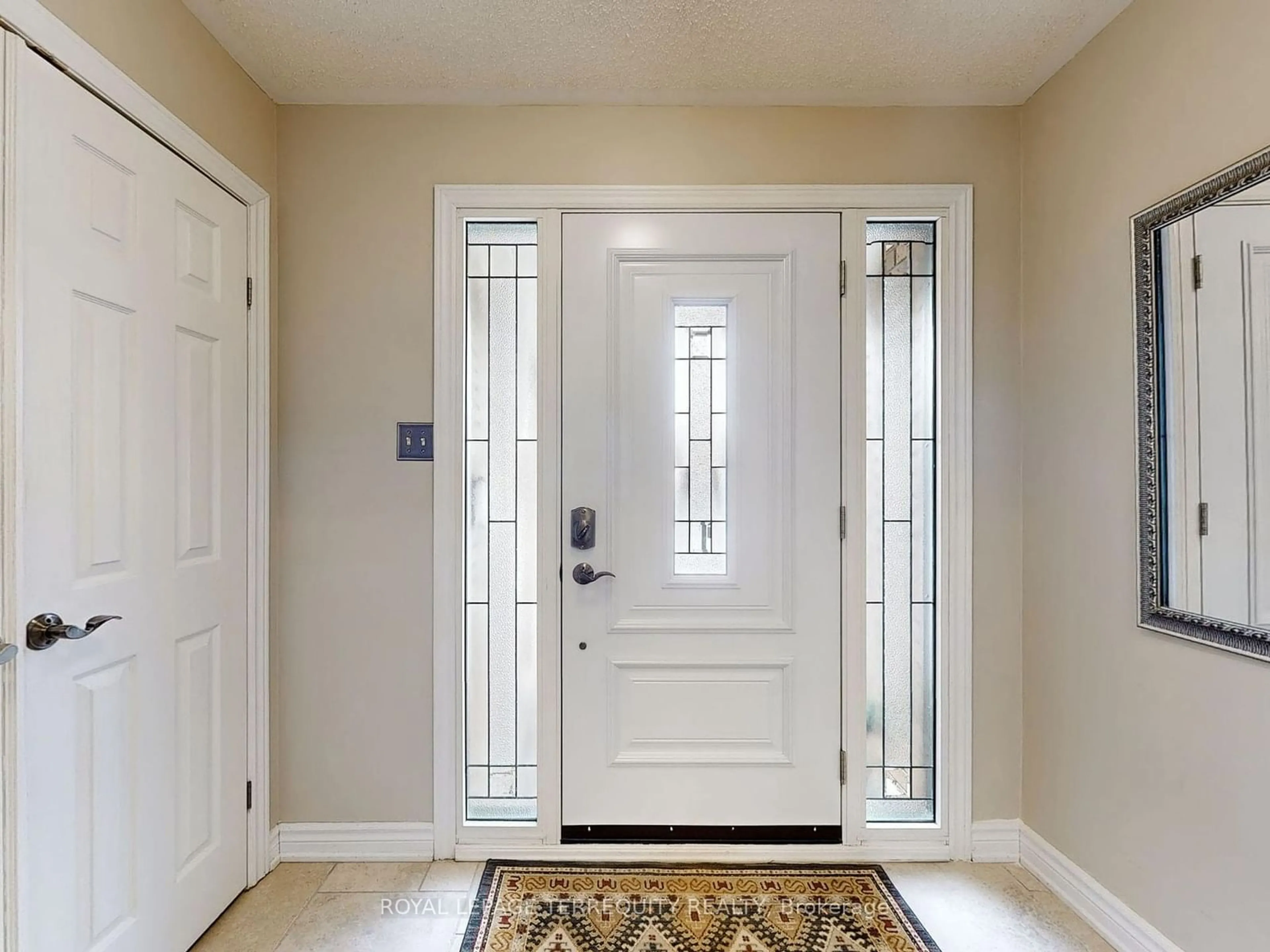 Indoor entryway for 1139 Manor Rd, Oakville Ontario L6M 1G3