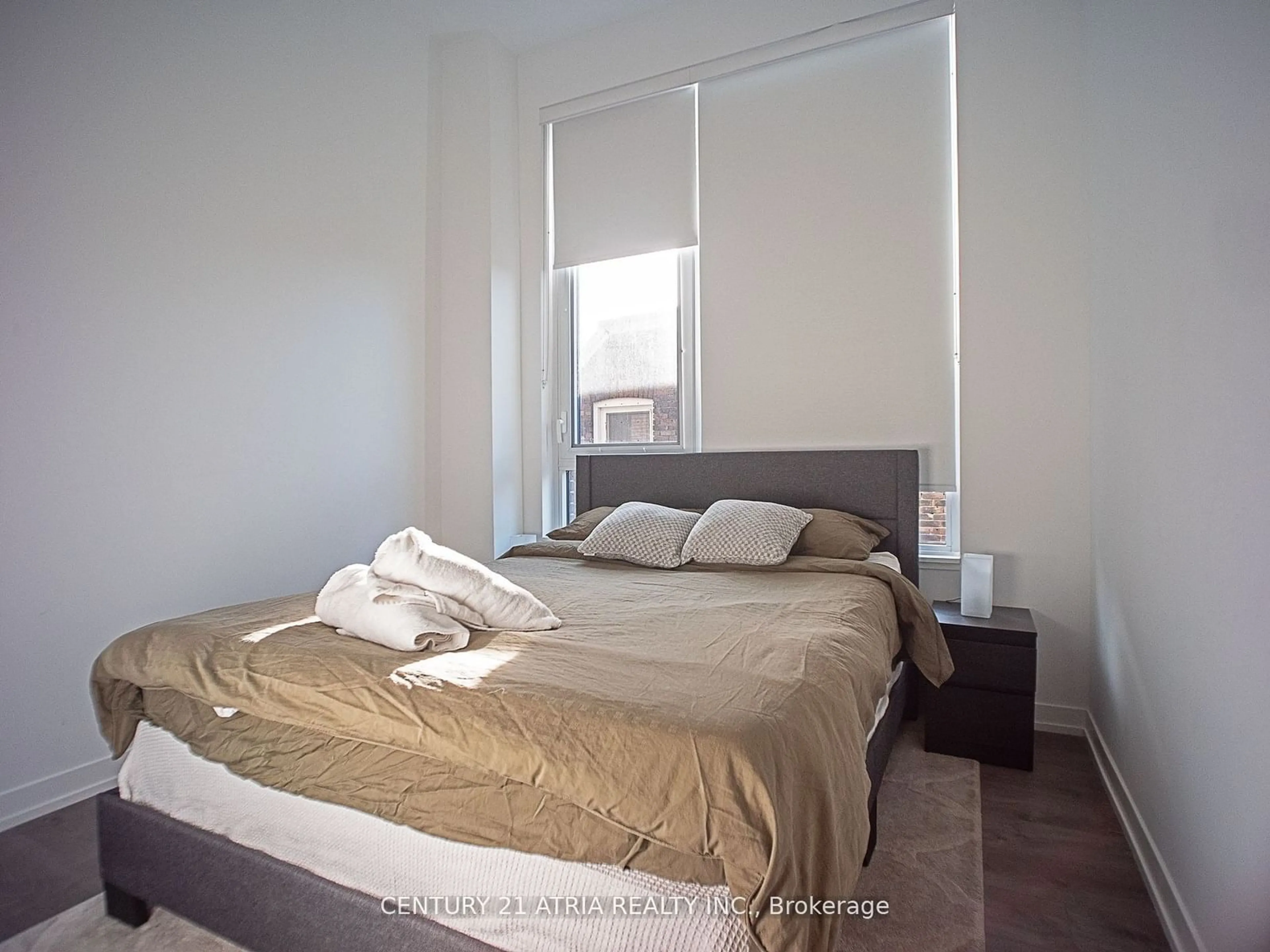 Bedroom with bed, unknown for 270 Dufferin St #212, Toronto Ontario M6K 0H8