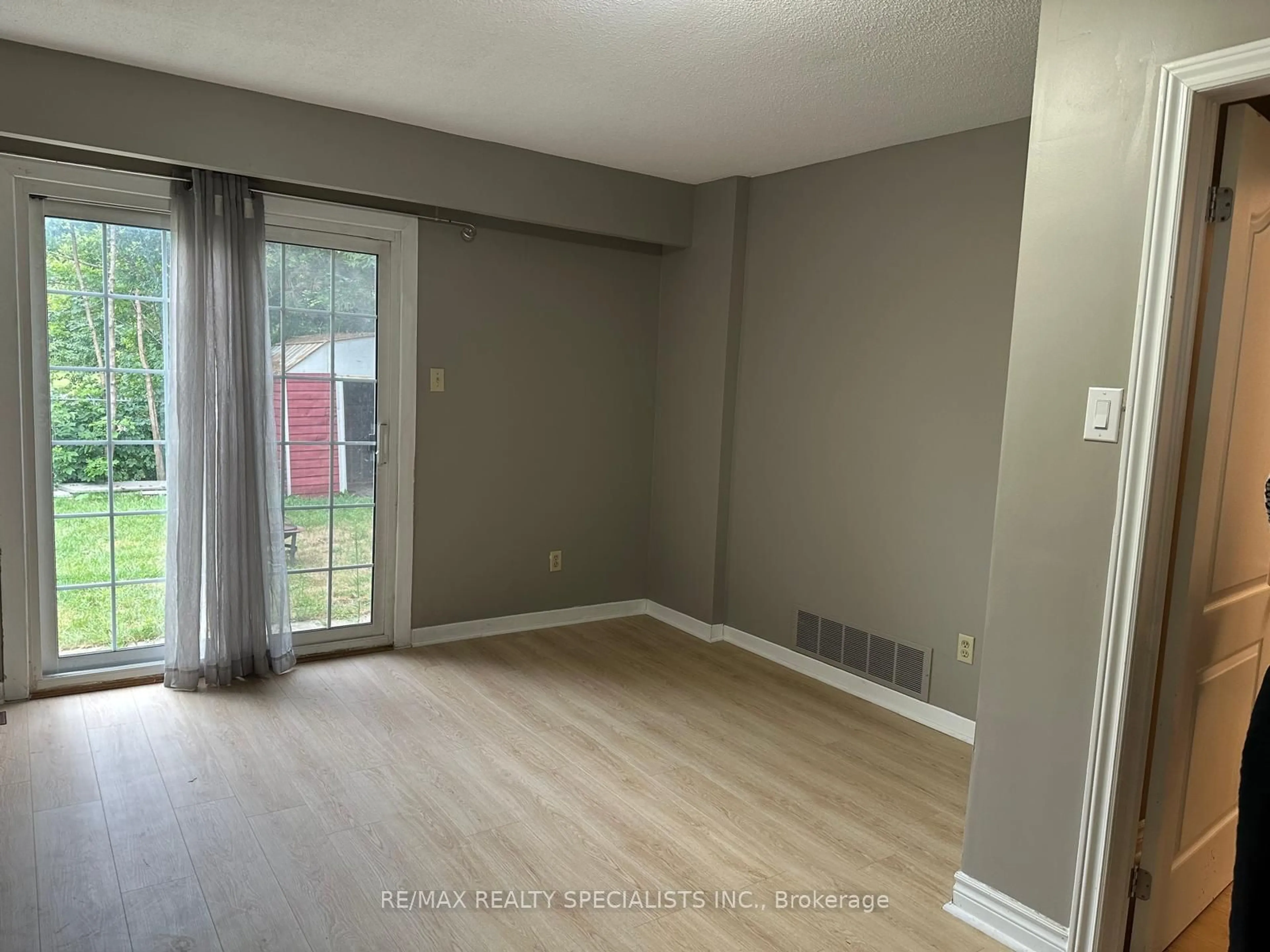 A pic of a room for 14 Talbot St, Brampton Ontario L6X 2P5