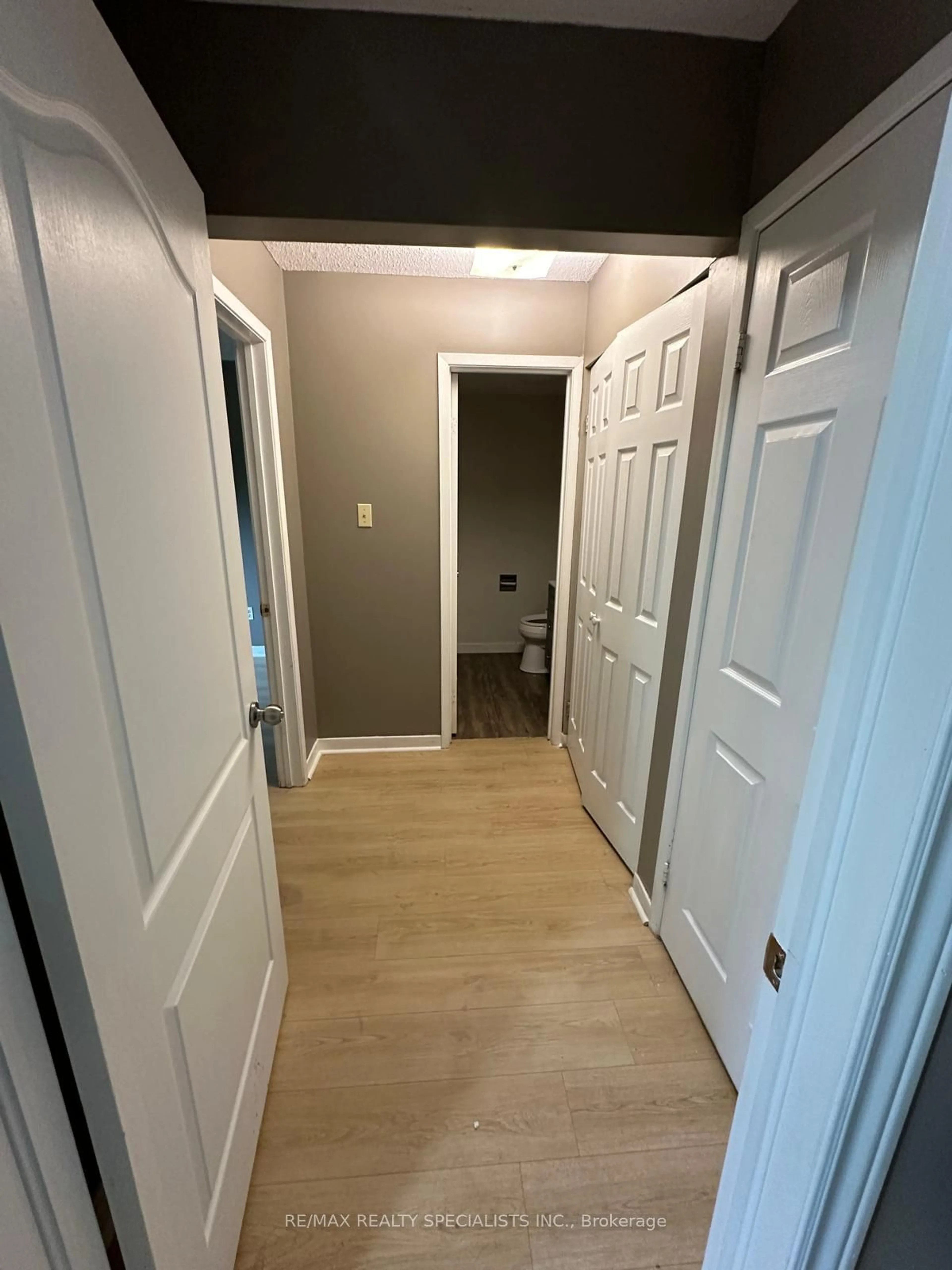 Indoor entryway for 14 Talbot St, Brampton Ontario L6X 2P5