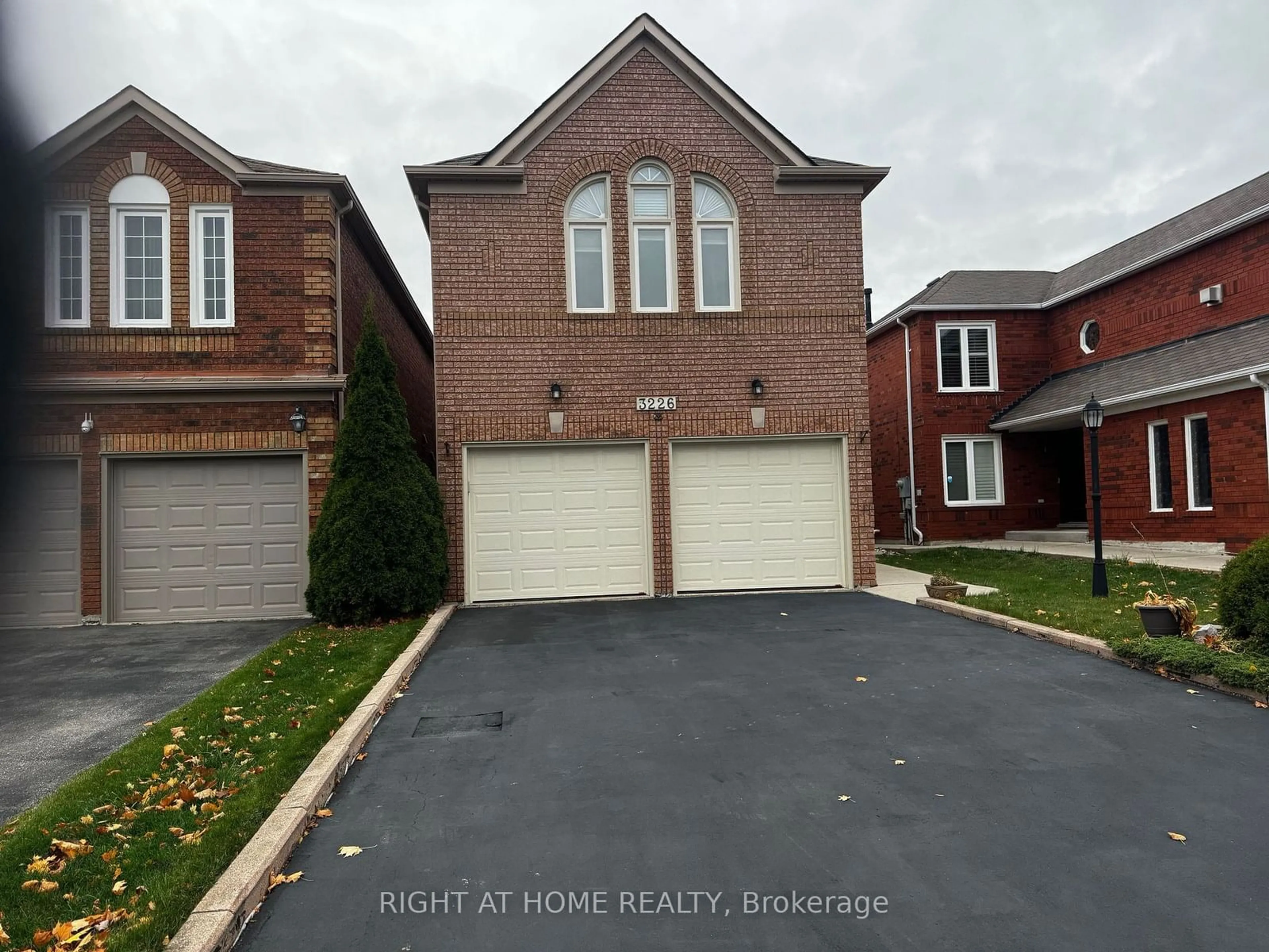 Home with brick exterior material, street for 3226 Forrestdale Circ, Mississauga Ontario L5N 6V4