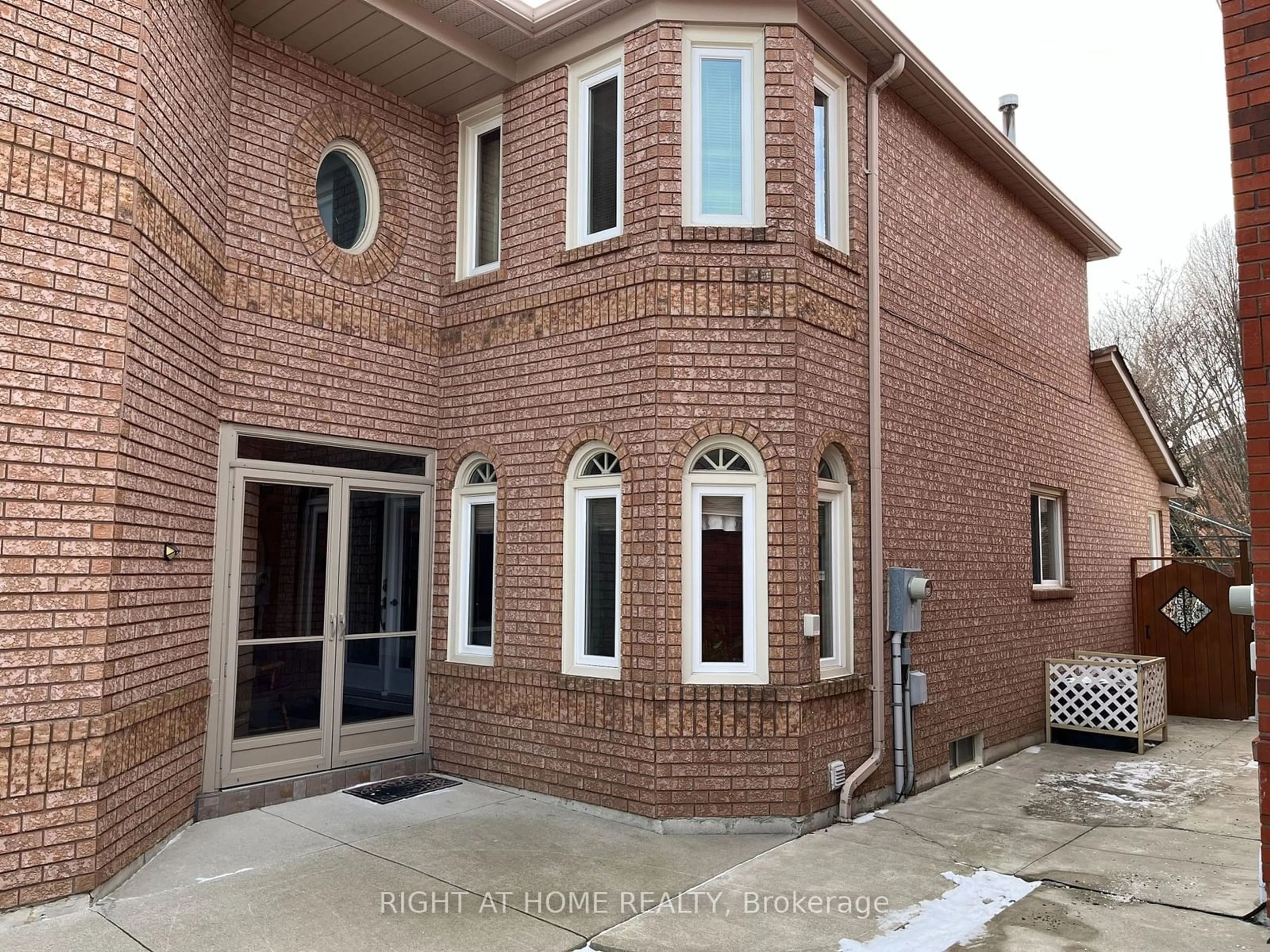 Home with brick exterior material, building for 3226 Forrestdale Circ, Mississauga Ontario L5N 6V4