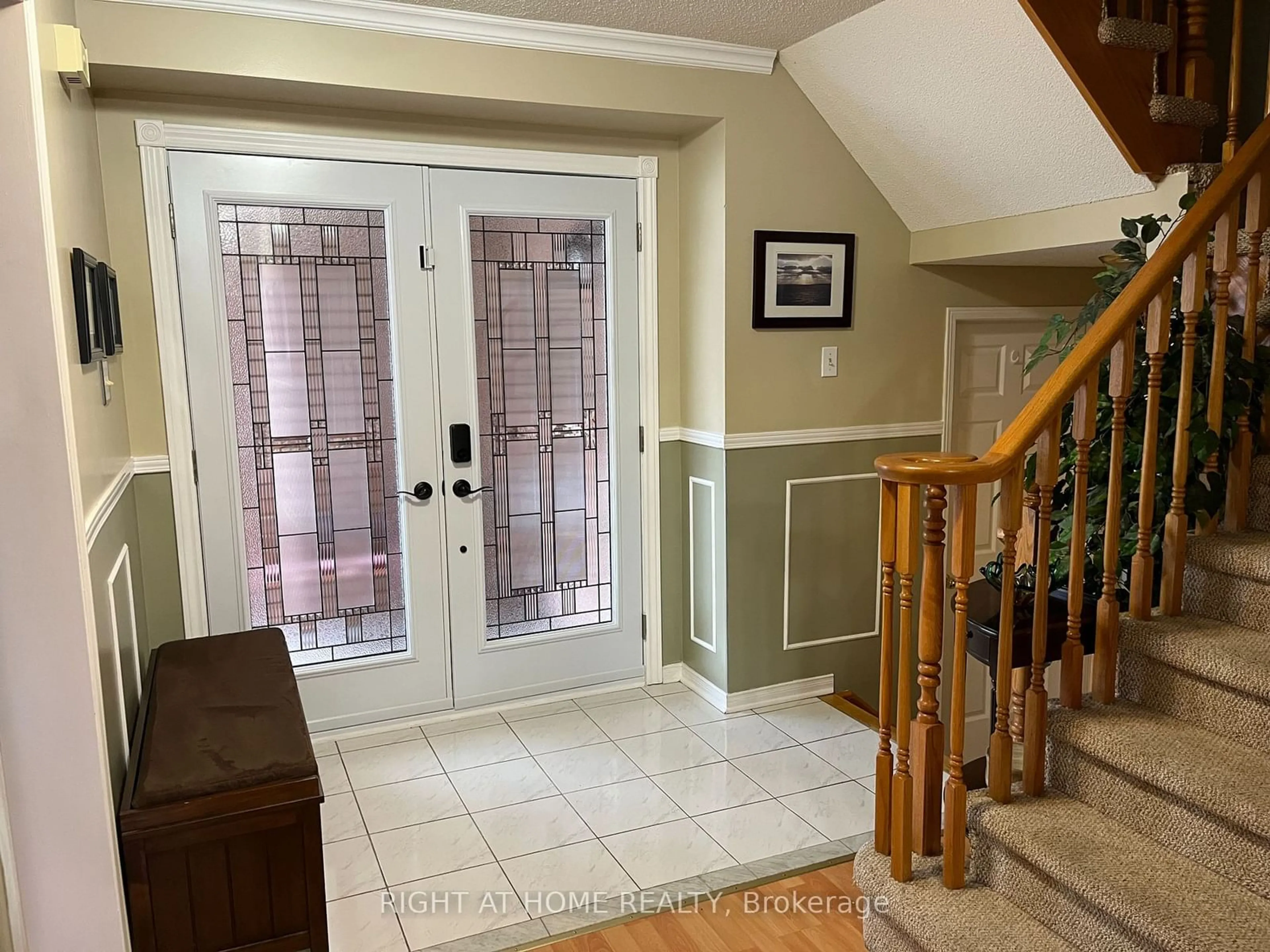 Indoor entryway for 3226 Forrestdale Circ, Mississauga Ontario L5N 6V4