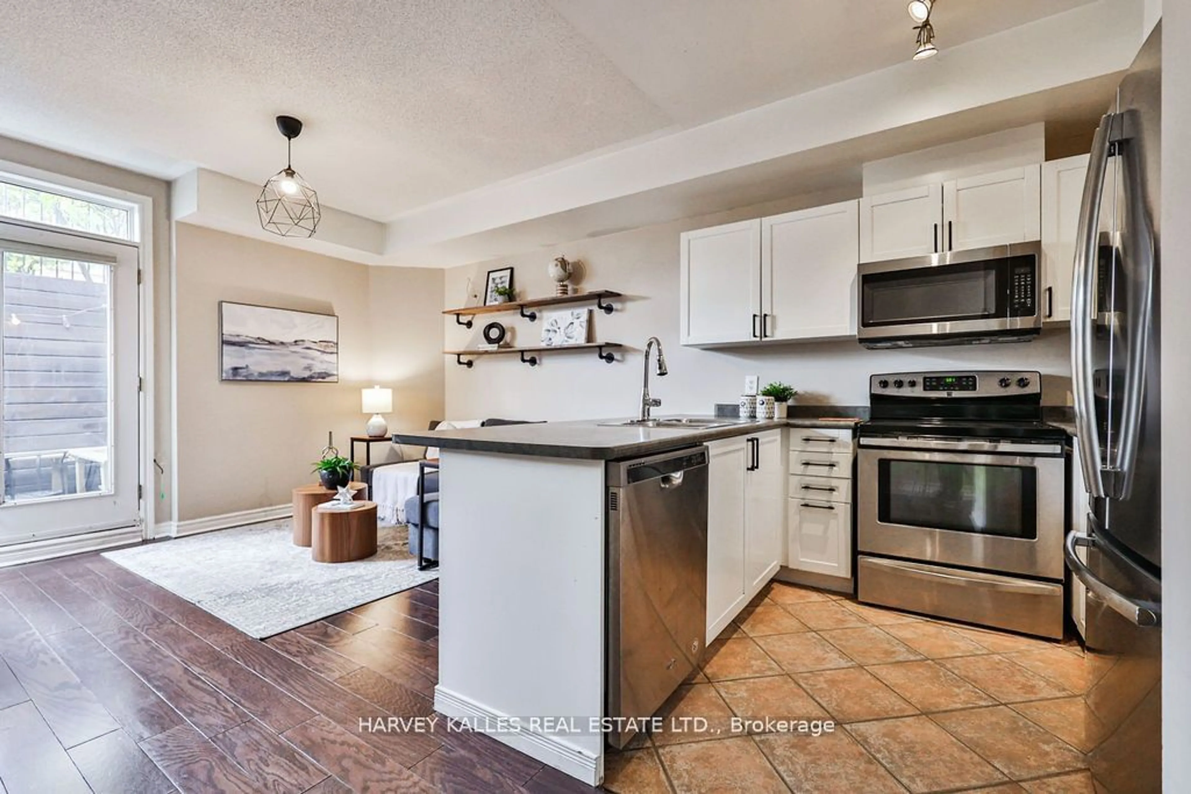 Open concept kitchen, unknown for 74 Connolly St, Toronto Ontario M5N 5G3