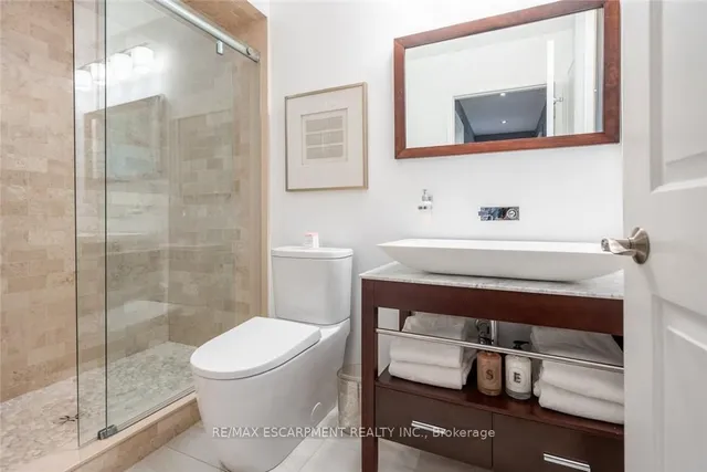 Additional property image - 607 Edgewater Cres