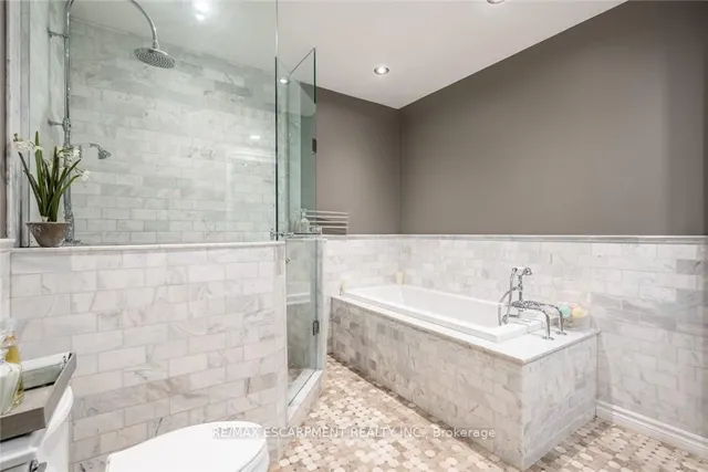 Additional property image - 607 Edgewater Cres