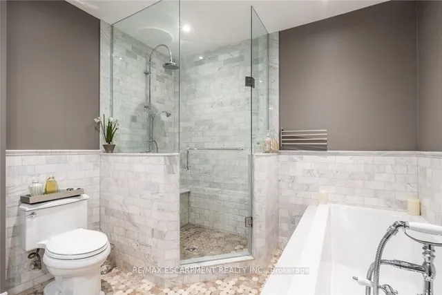 Additional property image - 607 Edgewater Cres