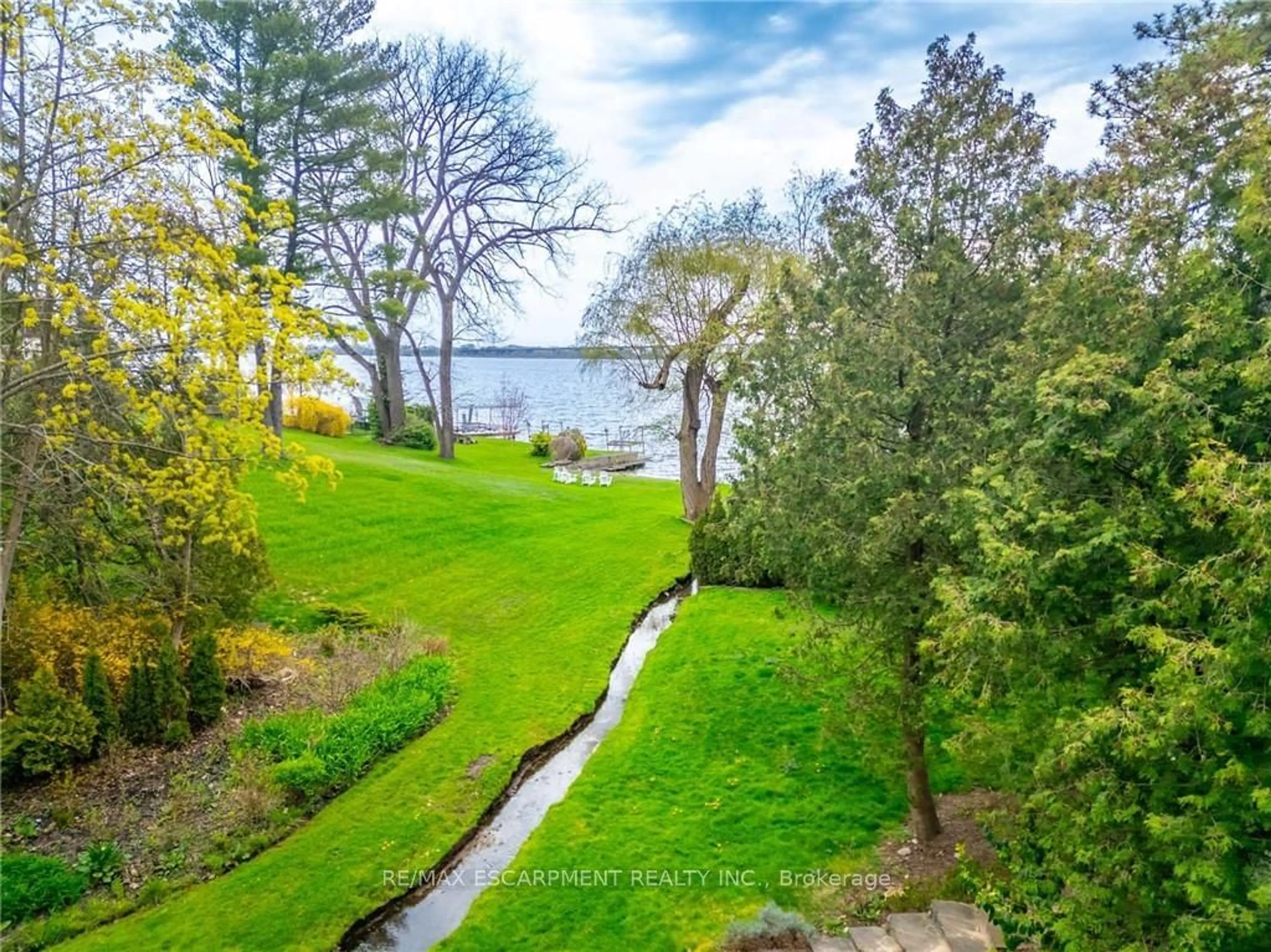 A pic from outside/outdoor area/front of a property/back of a property/a pic from drone, water/lake/river/ocean view for 607 Edgewater Cres, Burlington Ontario L7T 3L8