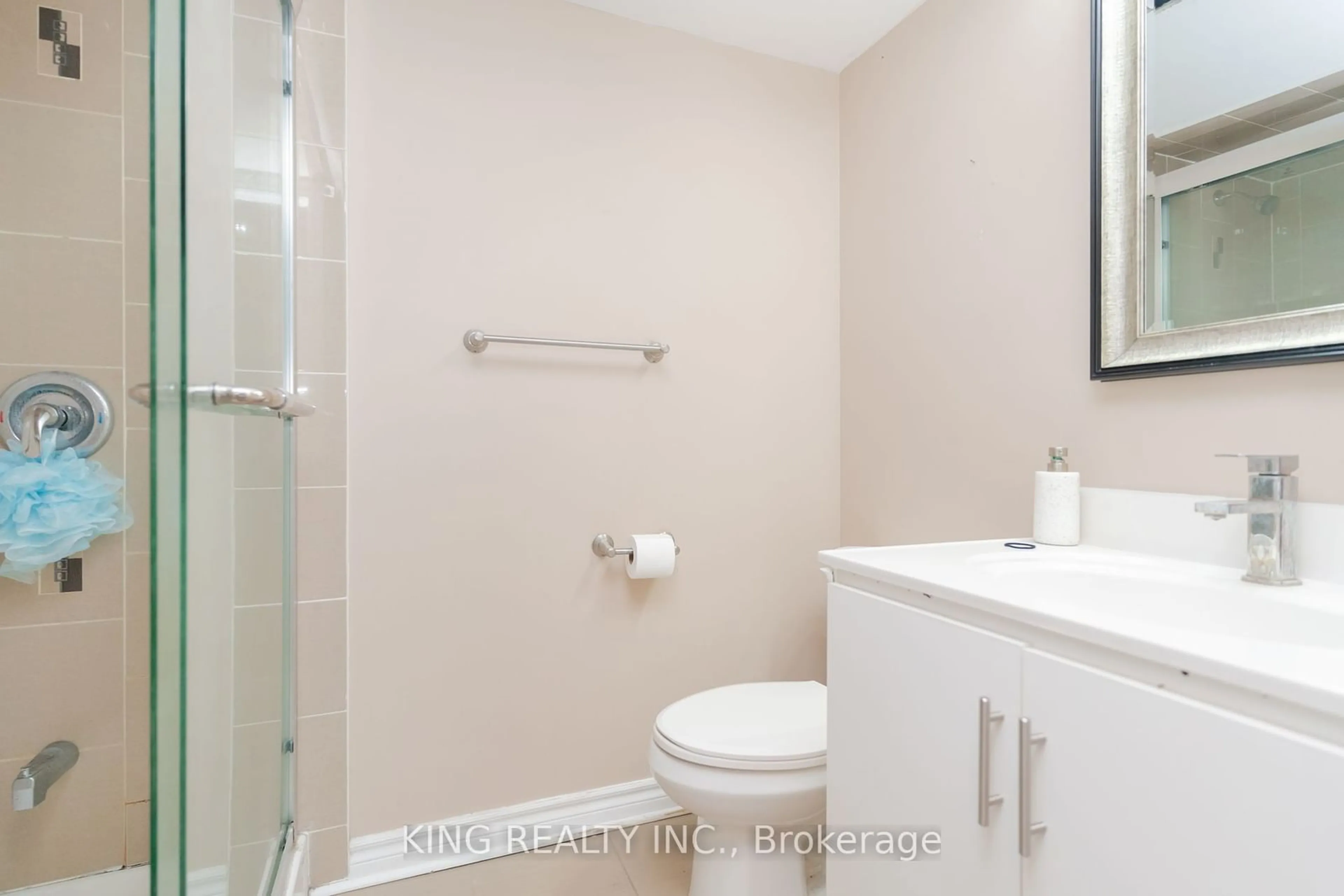 Standard bathroom, unknown for 54 COACHLIGHT Cres, Brampton Ontario L6P 2Y7