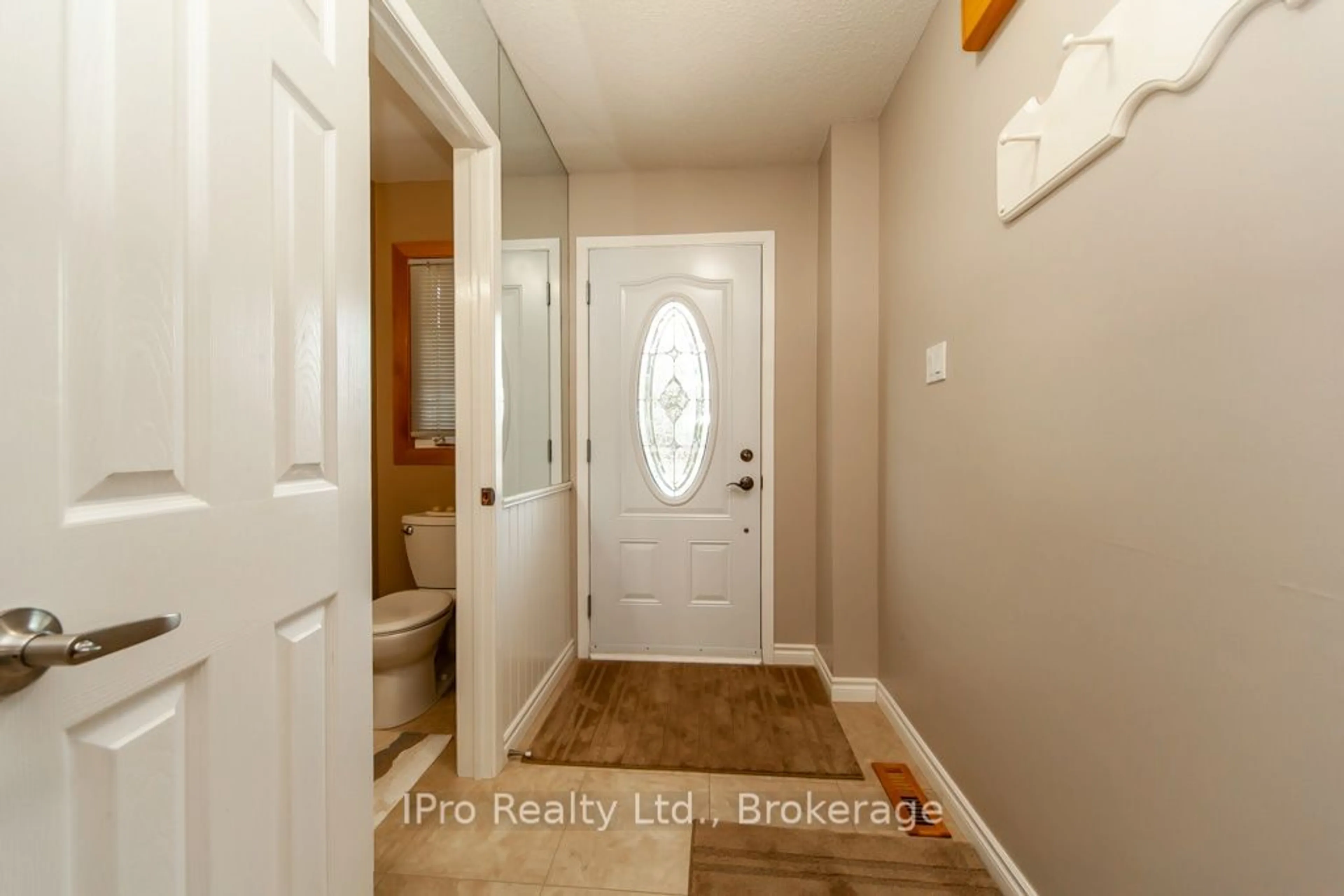 Indoor entryway for 847 Cedarbrae Ave, Milton Ontario L9T 3W9