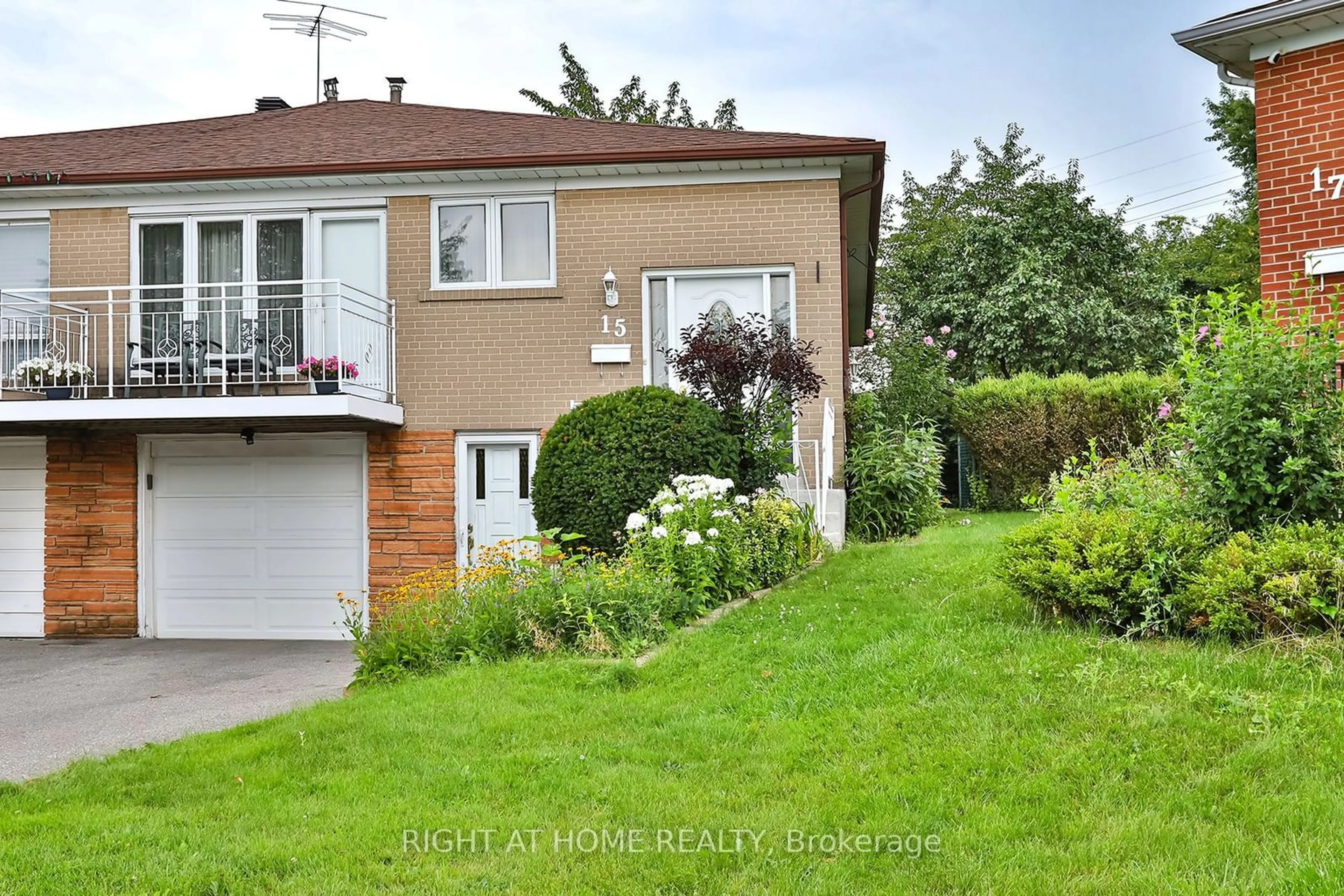 A pic from outside/outdoor area/front of a property/back of a property/a pic from drone, street for 15 Tinton Cres, Toronto Ontario M9V 2H9