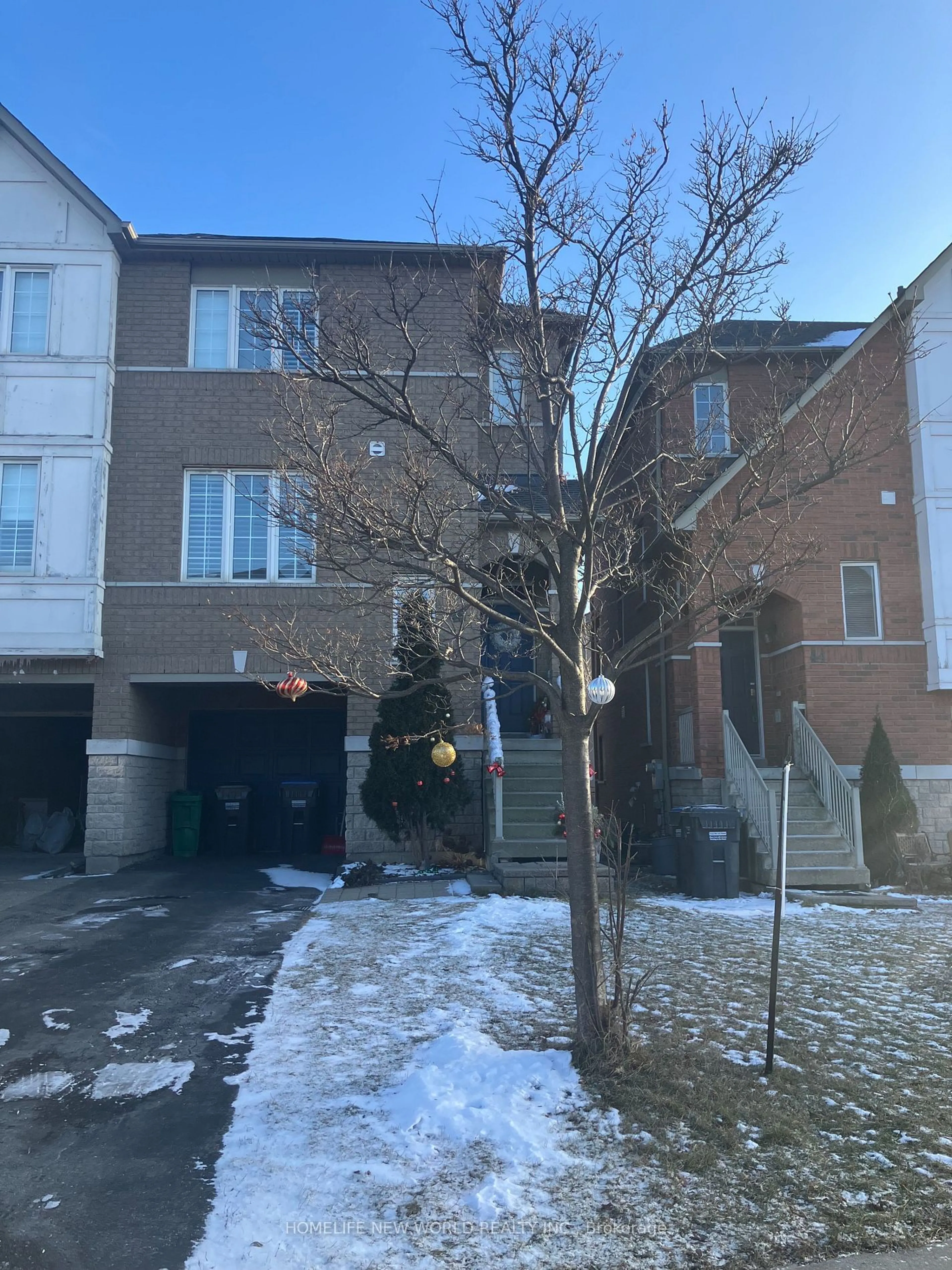 A pic from outside/outdoor area/front of a property/back of a property/a pic from drone, street for 7155 Magistrate Terr #46, Mississauga Ontario L5W 1Y8