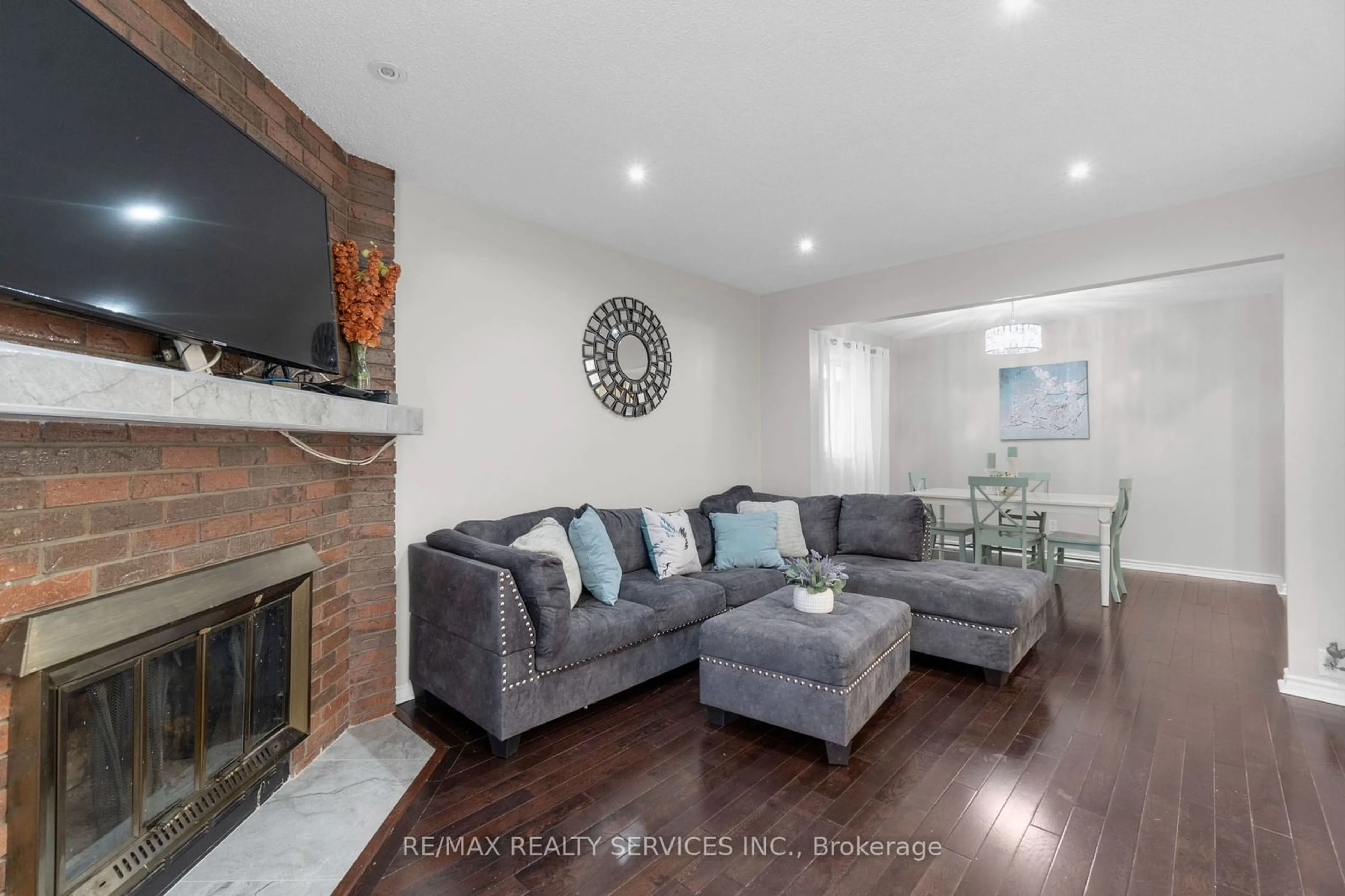 Living room with furniture, wood/laminate floor for 95 Martindale Cres, Brampton Ontario L6X 2T8