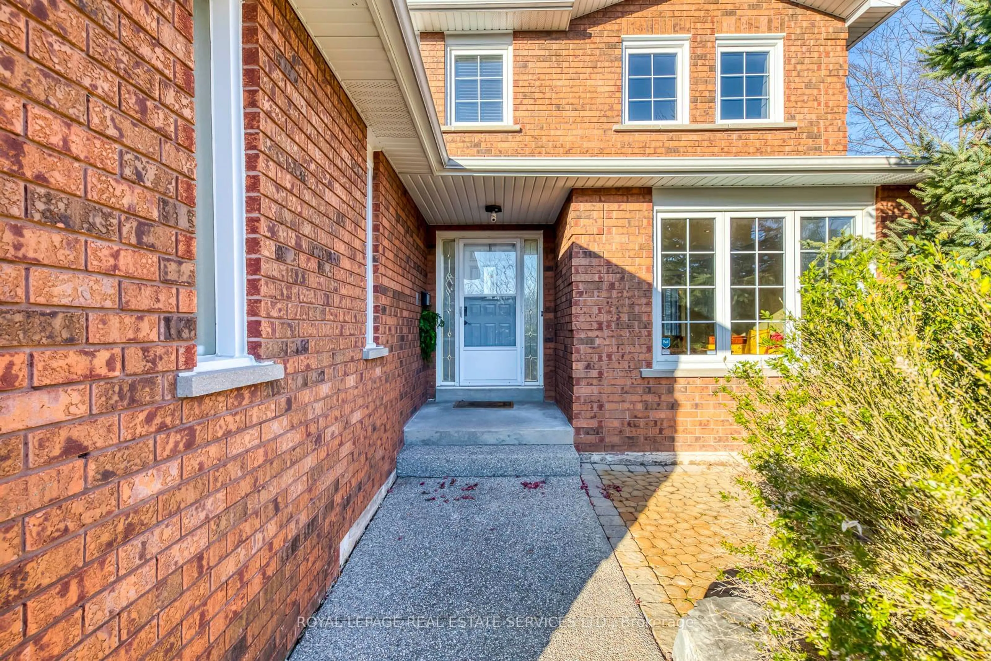 Home with brick exterior material, street for 1143 Chapelton Pl, Oakville Ontario L6M 2B1