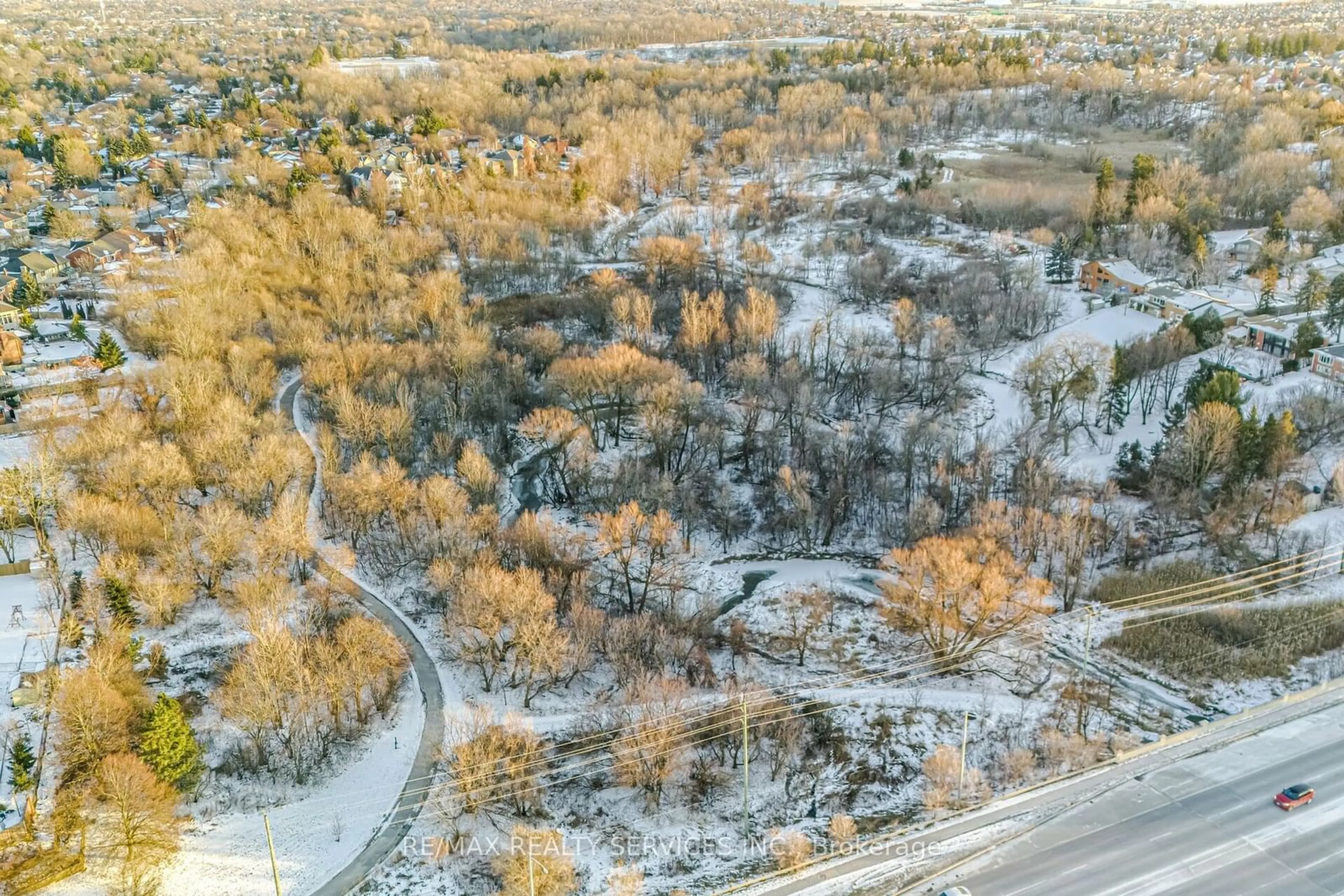 A pic from outside/outdoor area/front of a property/back of a property/a pic from drone, forest/trees view for 56 Gentle Fox Dr, Caledon Ontario L7C 3S6