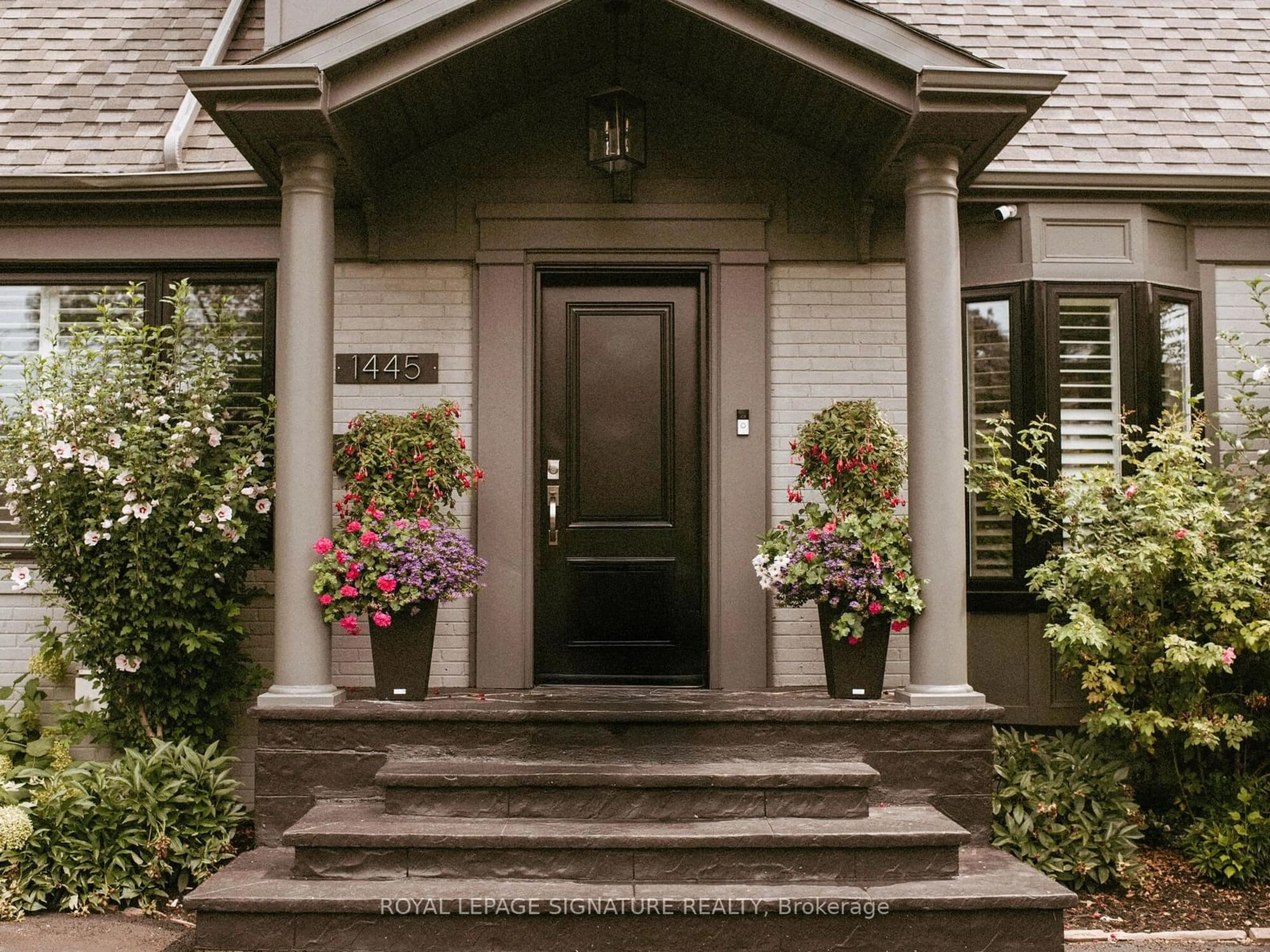 Indoor entryway for 1445 Islington Ave, Toronto Ontario M9A 3K8