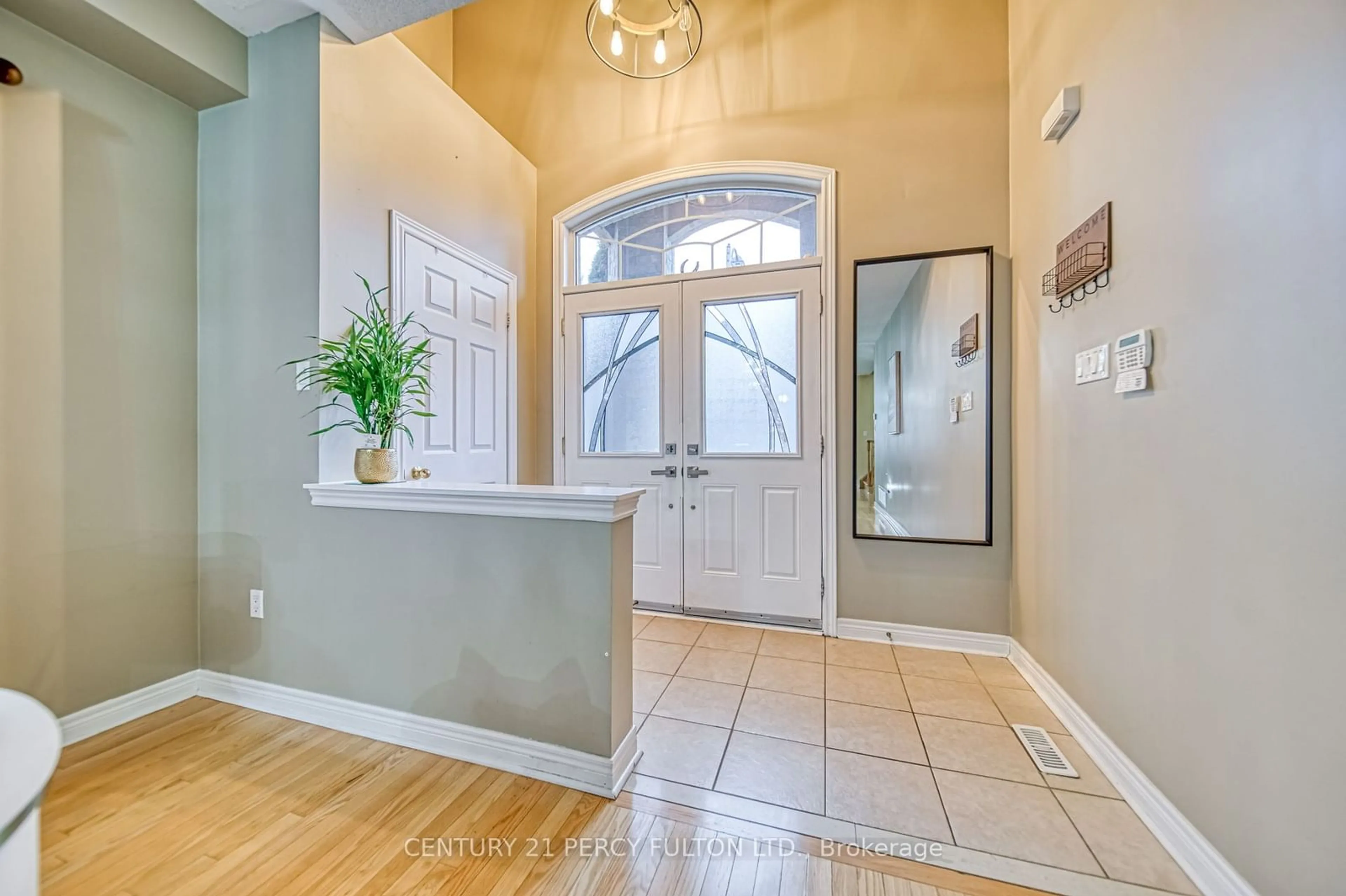 Indoor entryway for 31 Watsonbrook Dr, Brampton Ontario L6R 0R5