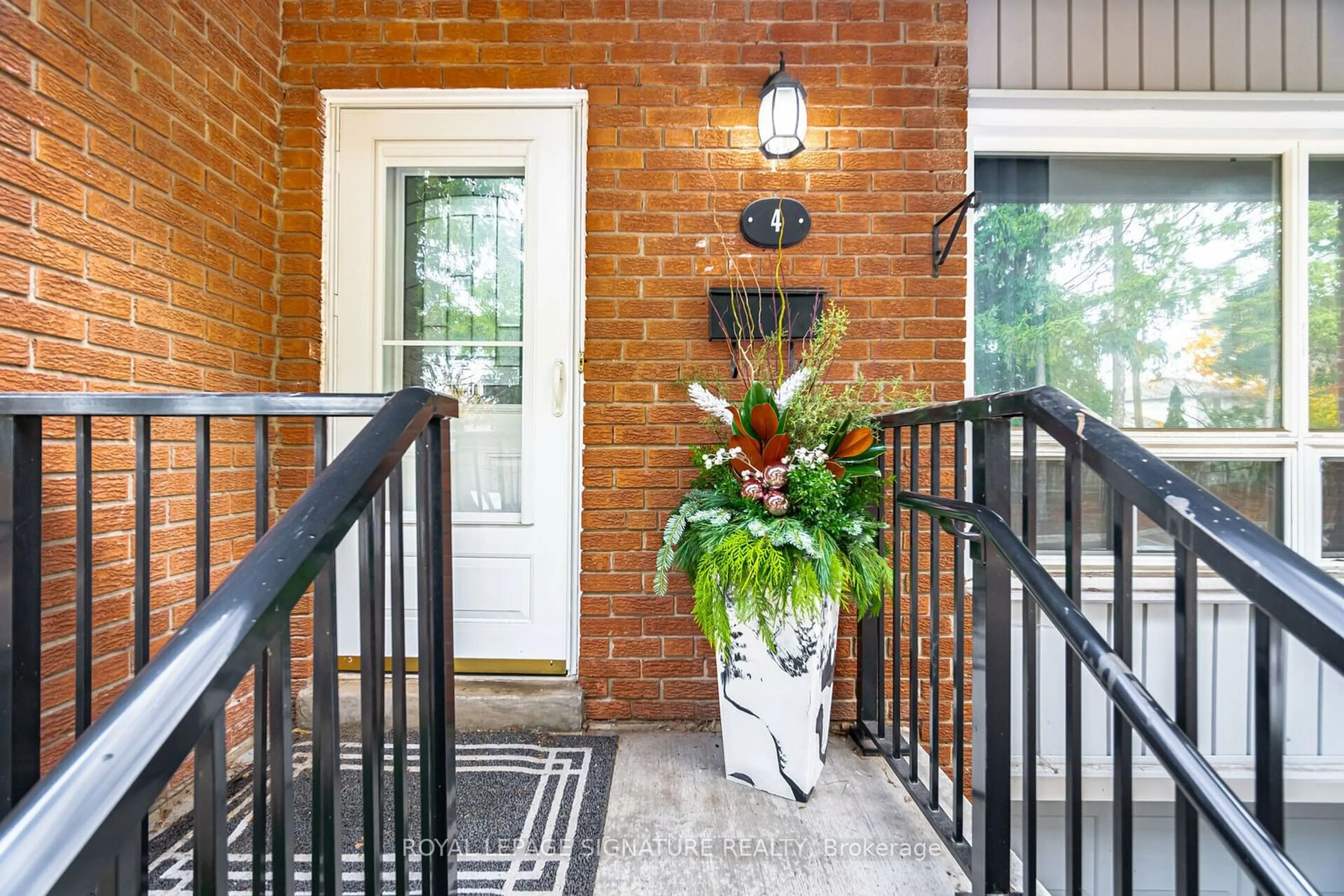 Indoor entryway for 3011 Centennial Dr #4, Burlington Ontario L7M 1B3