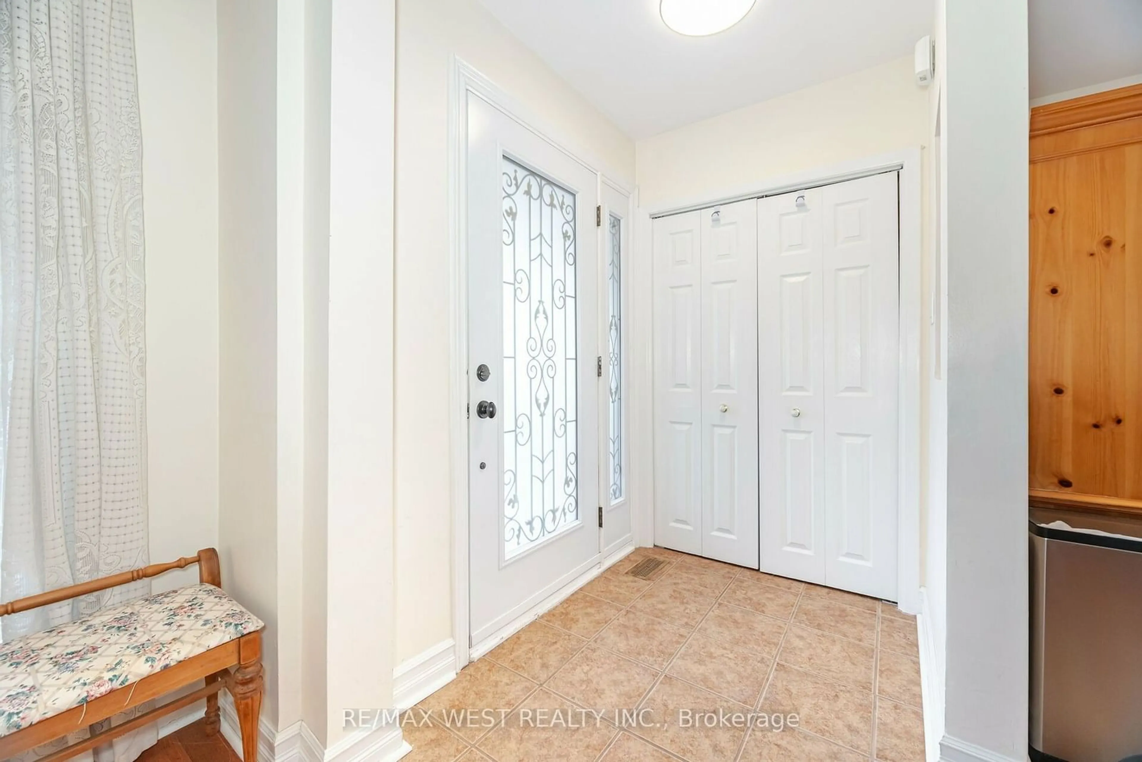 Indoor entryway for 111 Wareside Rd, Toronto Ontario M9C 3B7