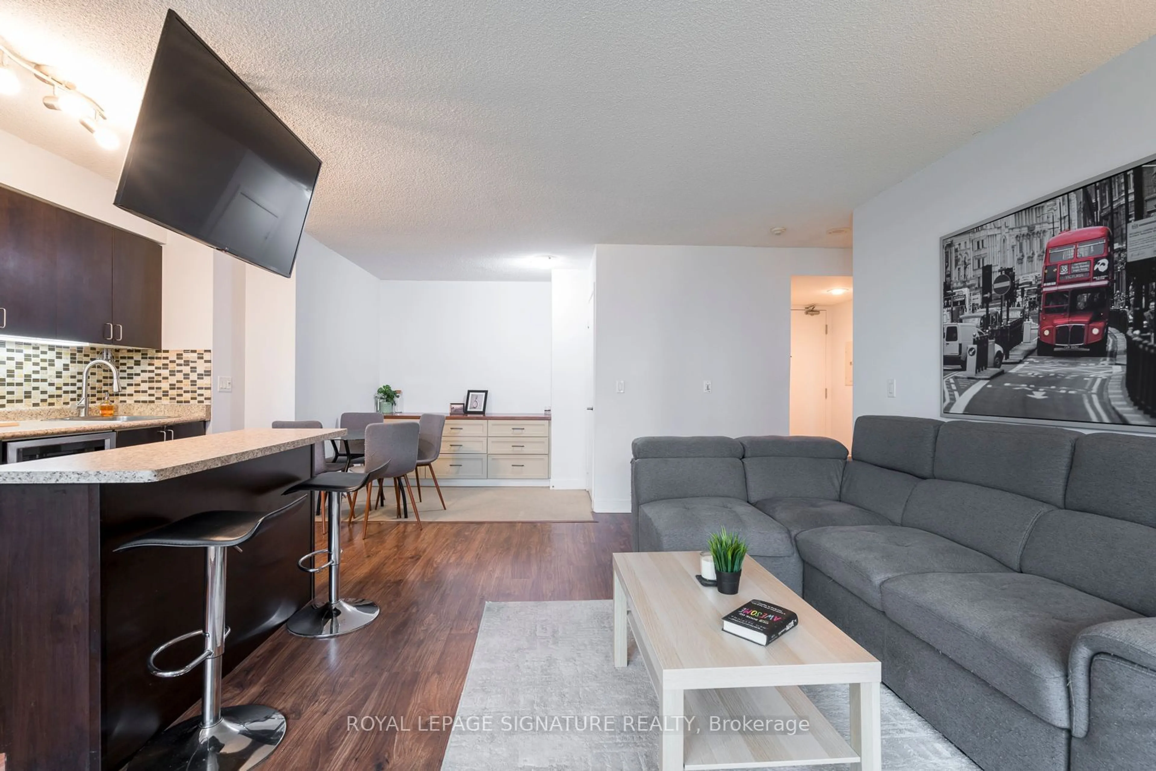 Living room with furniture, wood/laminate floor for 155 Legion Rd #1214, Toronto Ontario M8Y 0A7