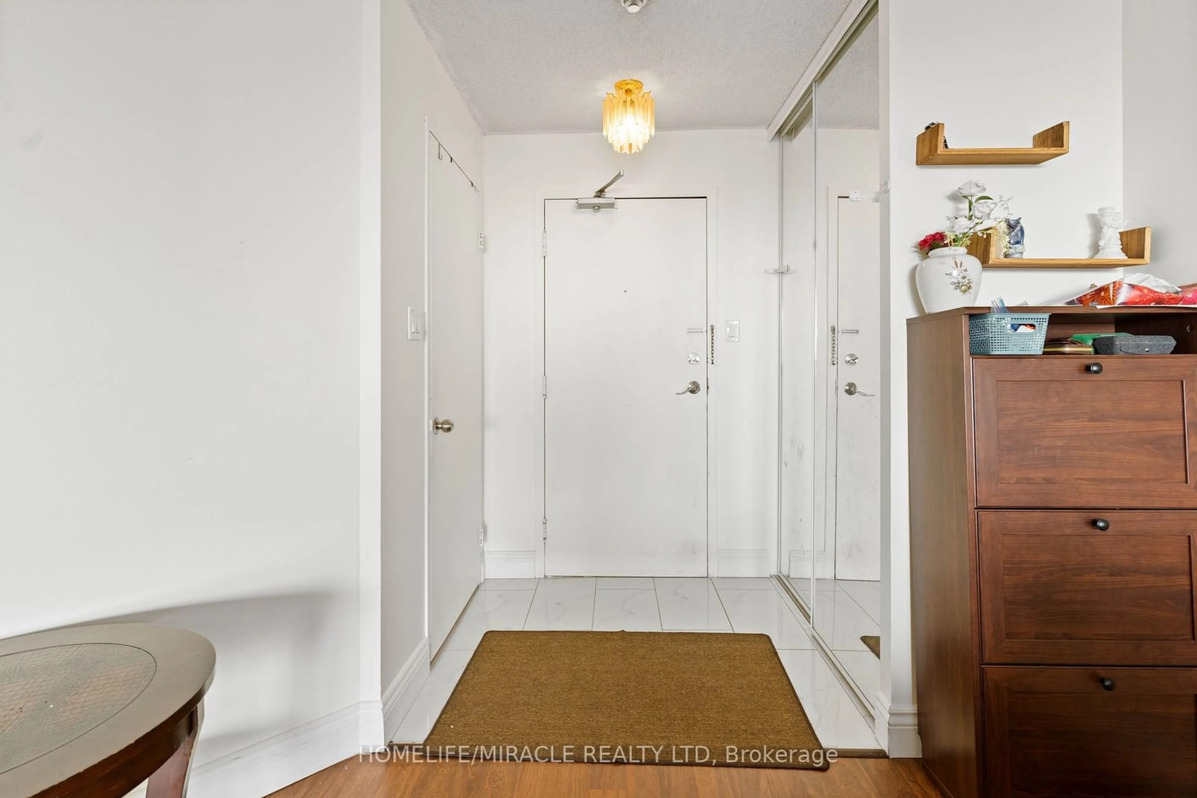 Indoor entryway for 1 Rowntree Rd #1606, Toronto Ontario M9V 5G7