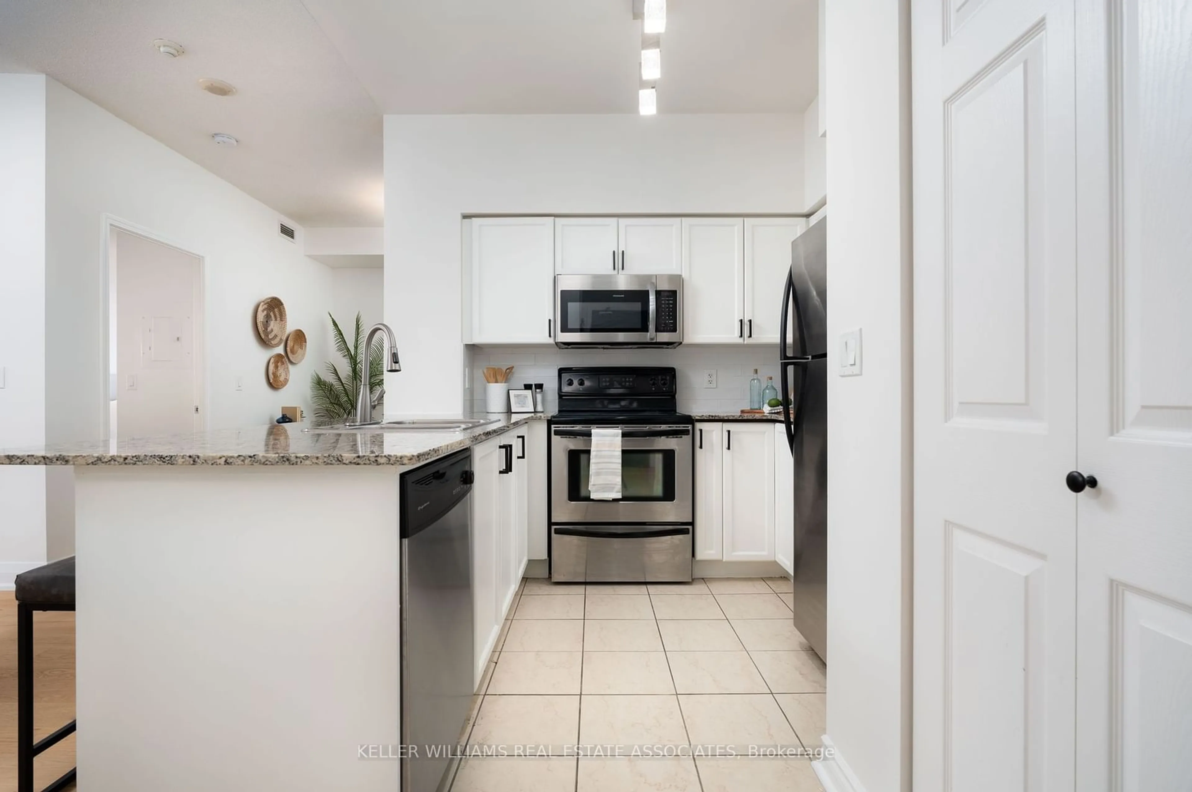 Standard kitchen, unknown for 388 Prince Of Wales Dr #2806, Mississauga Ontario L5B 0A1