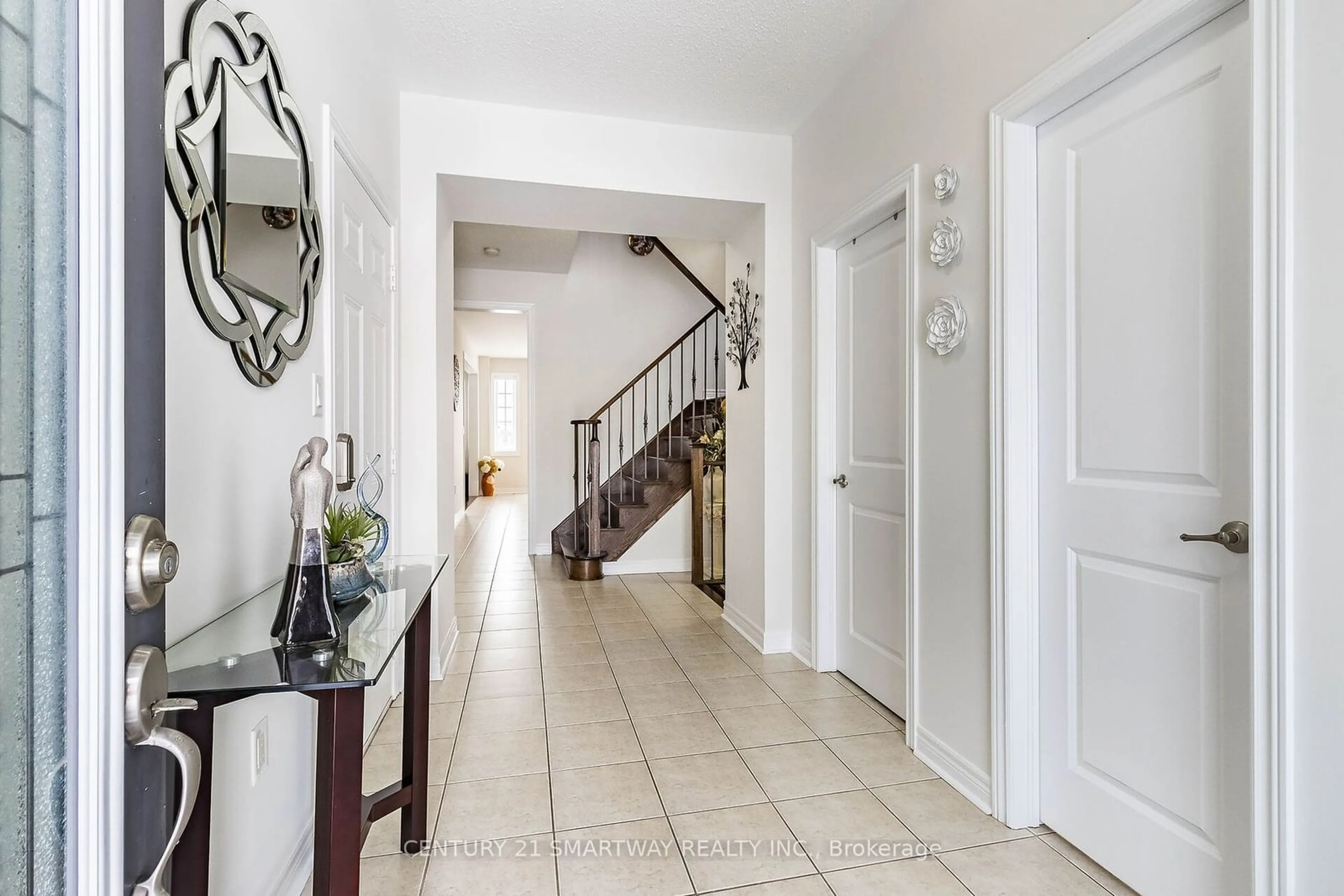 Indoor foyer for 28 Speedwell St, Brampton Ontario L6X 2Z1